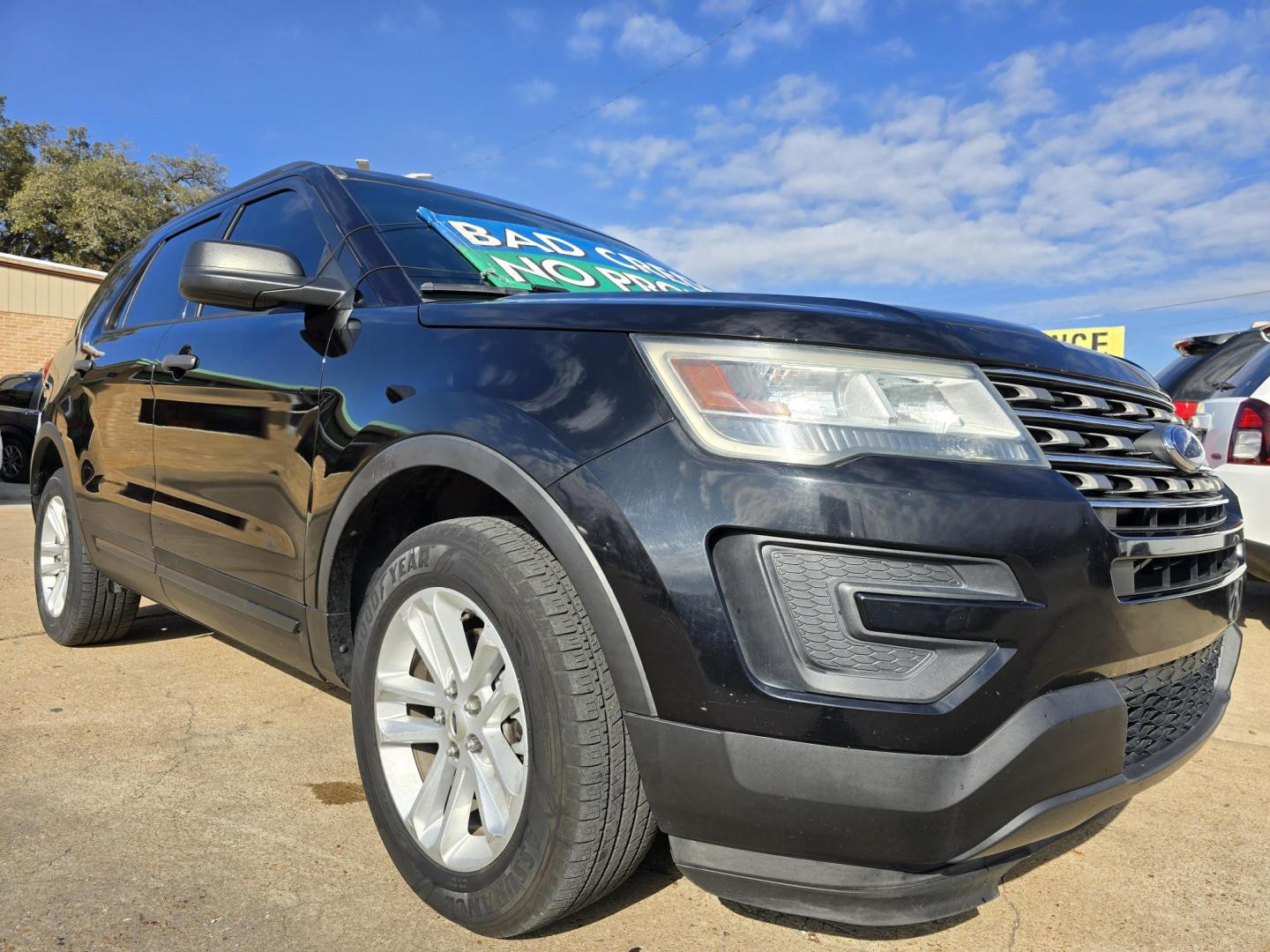 2016 BLACK Ford Explorer (1FM5K7B80GG) with an 3.5L V6 DOHC 24V engine, 6A transmission, located at 2660 S.Garland Avenue, Garland, TX, 75041, (469) 298-3118, 32.885551, -96.655602 - Photo#2