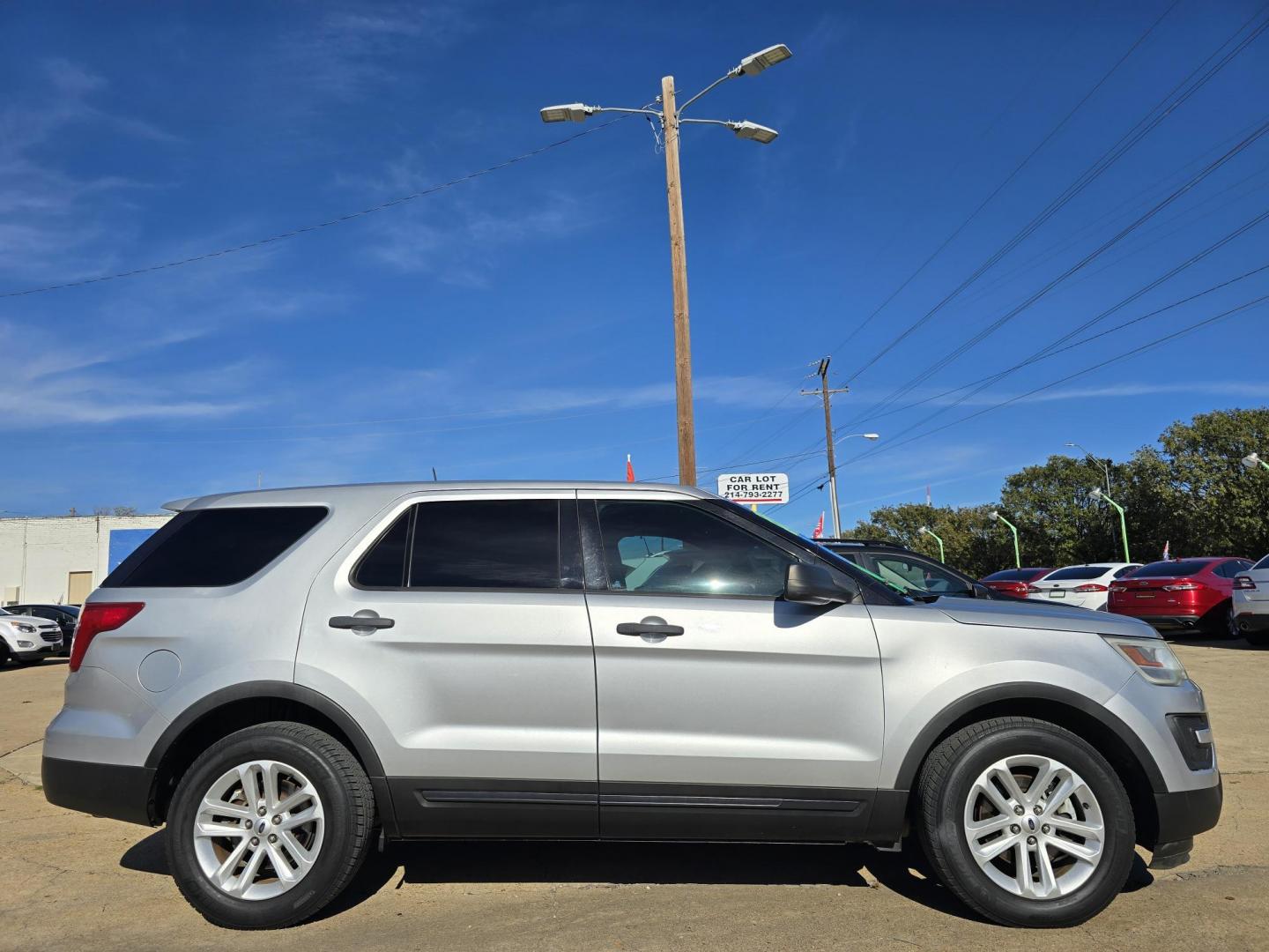 2016 Ford Explorer (1FM5K8B85GG) with an 3.5L V6 DOHC 24V engine, 6-Speed Automatic transmission, located at 2660 S.Garland Avenue, Garland, TX, 75041, (469) 298-3118, 32.885551, -96.655602 - Photo#2