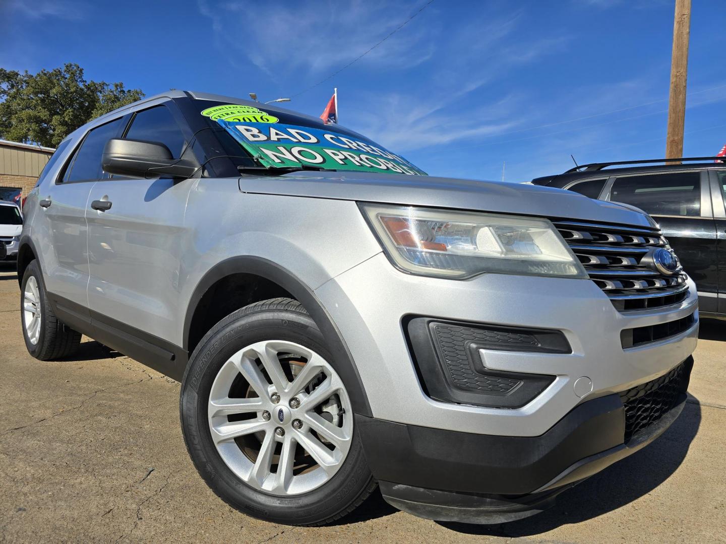 2016 Ford Explorer (1FM5K8B85GG) with an 3.5L V6 DOHC 24V engine, 6-Speed Automatic transmission, located at 2660 S.Garland Avenue, Garland, TX, 75041, (469) 298-3118, 32.885551, -96.655602 - Photo#0