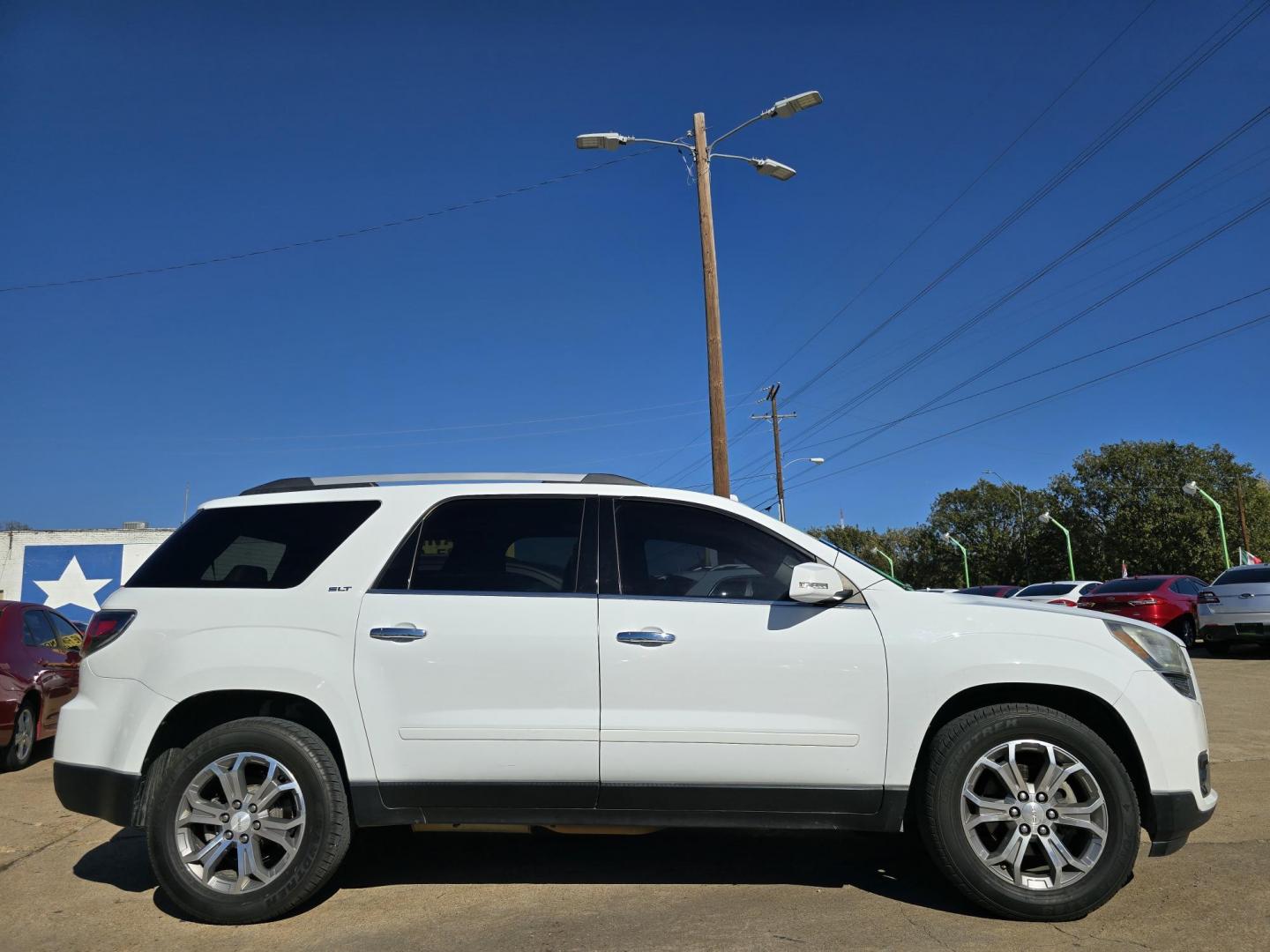 2016 WHITE GMC Acadia SLT2 (1GKKRSKD7GJ) with an 3.6L V6 DOHC 24V engine, 6A transmission, located at 2660 S.Garland Avenue, Garland, TX, 75041, (469) 298-3118, 32.885551, -96.655602 - Photo#2