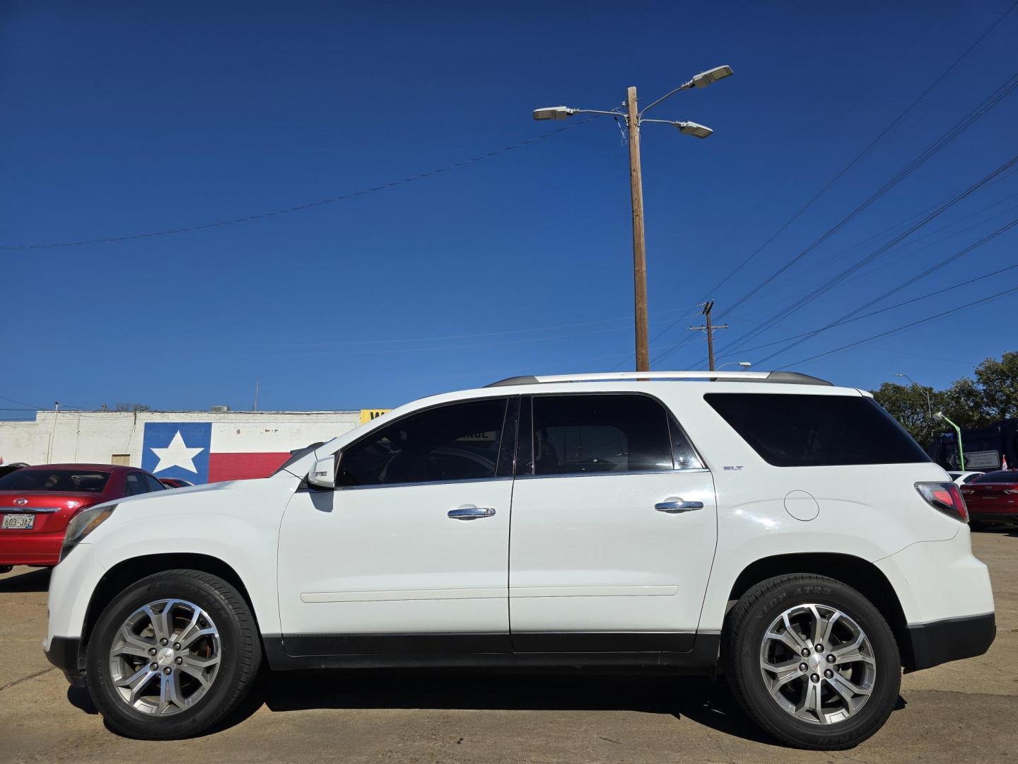 2016 WHITE GMC Acadia SLT2 (1GKKRSKD7GJ) with an 3.6L V6 DOHC 24V engine, 6A transmission, located at 2660 S.Garland Avenue, Garland, TX, 75041, (469) 298-3118, 32.885551, -96.655602 - Photo#6