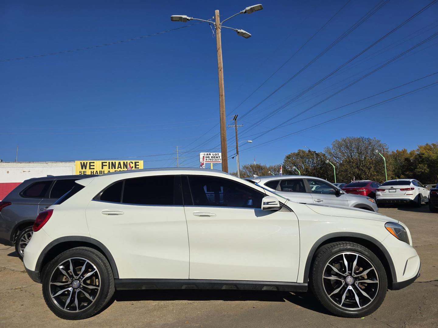 2016 WHITE Mercedes-Benz GLA-Class GLA250 (WDCTG4EB9GJ) with an 2.0L L4 DOHC 16V TURBO engine, 7A transmission, located at 2660 S.Garland Avenue, Garland, TX, 75041, (469) 298-3118, 32.885551, -96.655602 - Photo#2