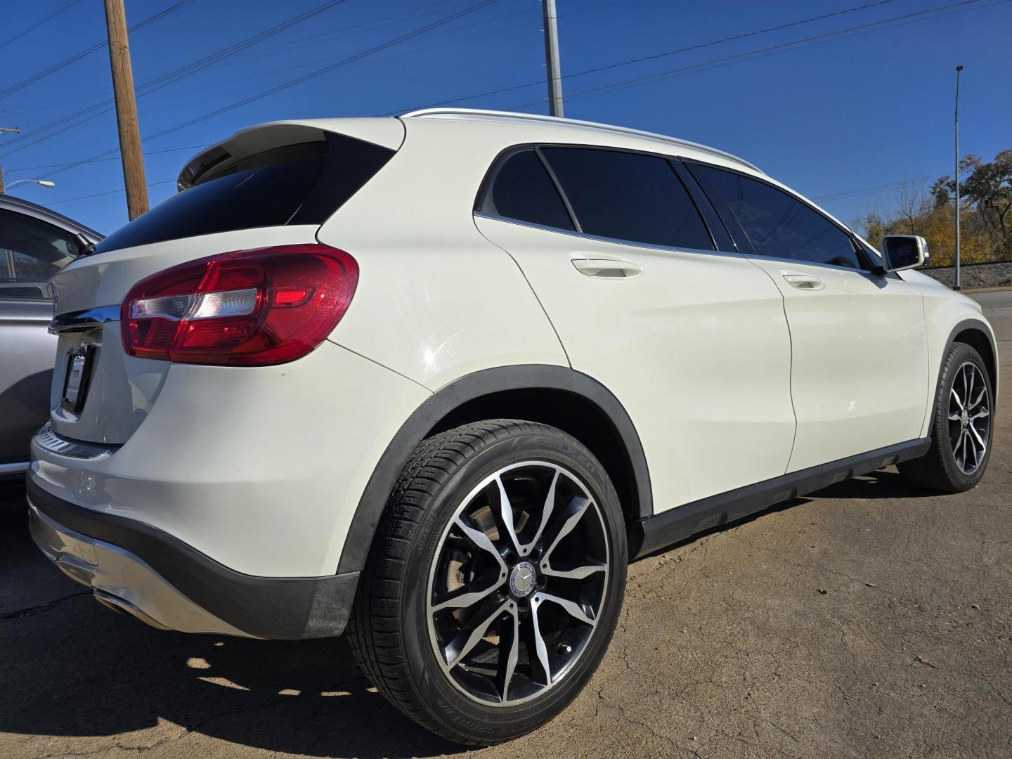 2016 WHITE Mercedes-Benz GLA-Class GLA250 (WDCTG4EB9GJ) with an 2.0L L4 DOHC 16V TURBO engine, 7A transmission, located at 2660 S.Garland Avenue, Garland, TX, 75041, (469) 298-3118, 32.885551, -96.655602 - Photo#3