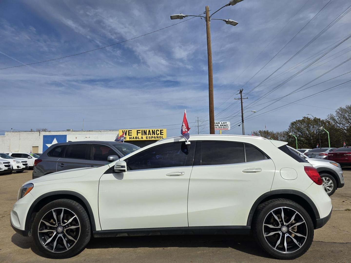 2016 WHITE Mercedes-Benz GLA-Class GLA250 (WDCTG4EB9GJ) with an 2.0L L4 DOHC 16V TURBO engine, 7A transmission, located at 2660 S.Garland Avenue, Garland, TX, 75041, (469) 298-3118, 32.885551, -96.655602 - Photo#6