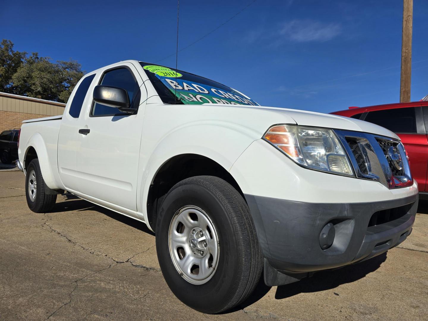 2016 WHITE Nissan Frontier S (1N6BD0CT7GN) with an 2.5L L4 DOHC 16V engine, AUTO transmission, located at 2660 S.Garland Avenue, Garland, TX, 75041, (469) 298-3118, 32.885551, -96.655602 - Photo#1