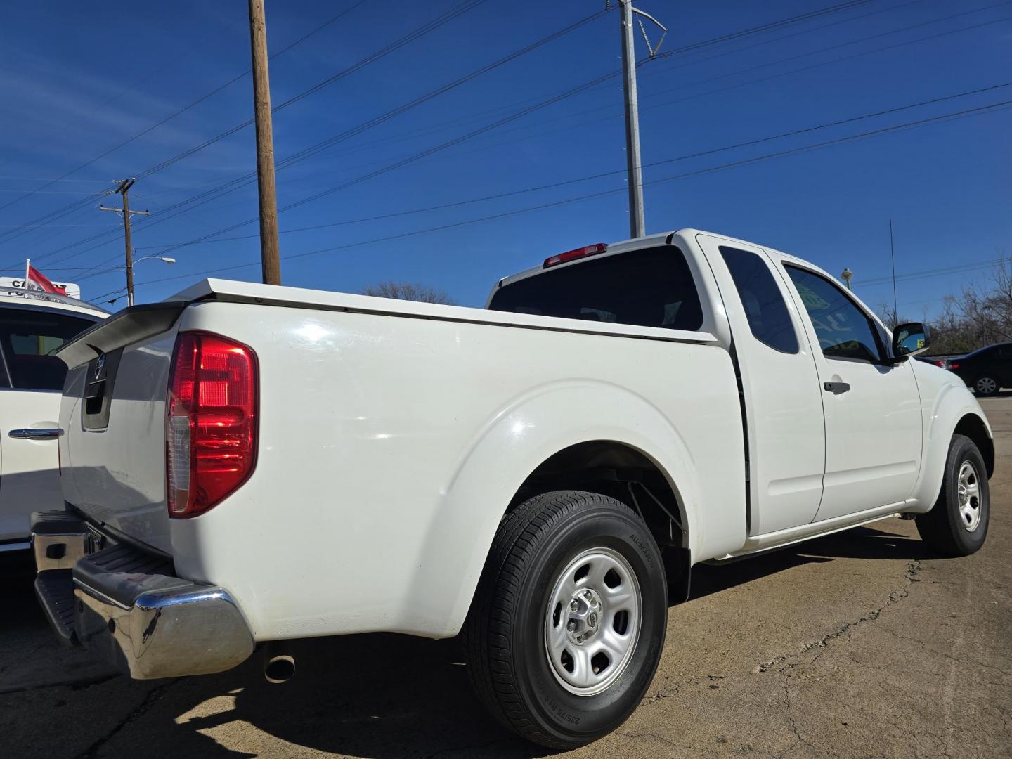 2016 WHITE Nissan Frontier S (1N6BD0CT7GN) with an 2.5L L4 DOHC 16V engine, AUTO transmission, located at 2660 S.Garland Avenue, Garland, TX, 75041, (469) 298-3118, 32.885551, -96.655602 - Photo#3