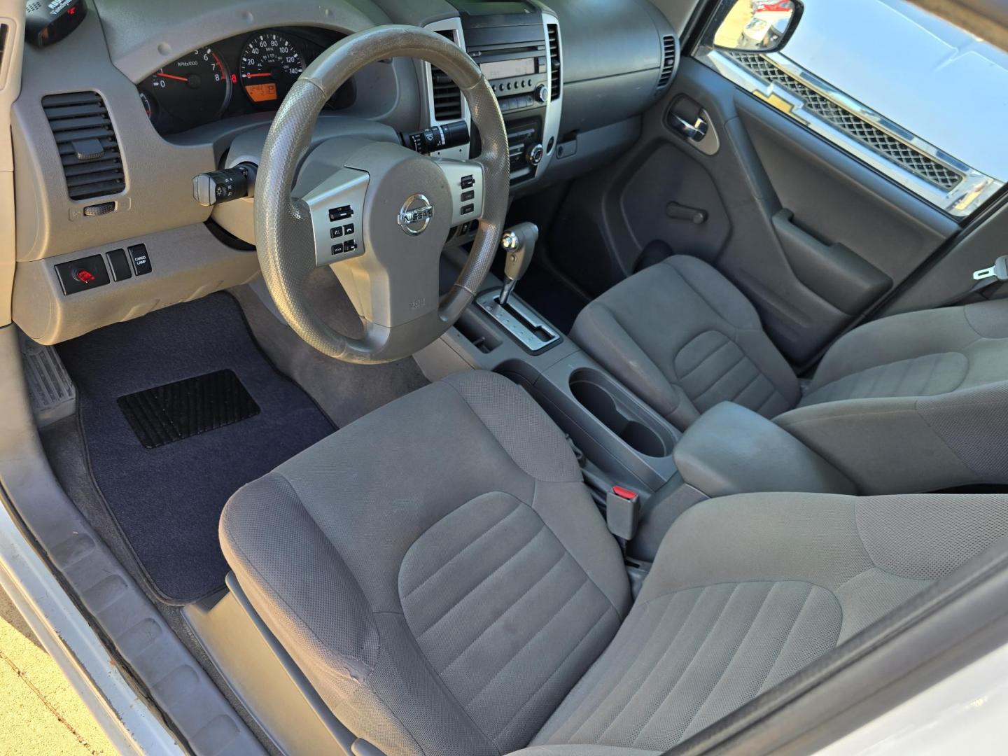 2016 WHITE Nissan Frontier S (1N6BD0CT7GN) with an 2.5L L4 DOHC 16V engine, AUTO transmission, located at 2660 S.Garland Avenue, Garland, TX, 75041, (469) 298-3118, 32.885551, -96.655602 - Photo#9