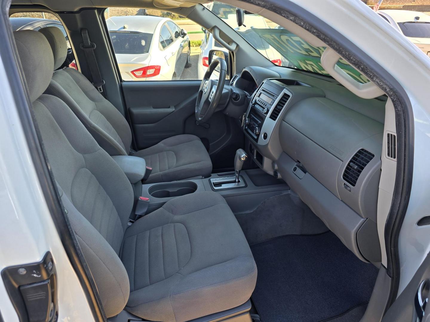 2016 WHITE Nissan Frontier S (1N6BD0CT7GN) with an 2.5L L4 DOHC 16V engine, AUTO transmission, located at 2660 S.Garland Avenue, Garland, TX, 75041, (469) 298-3118, 32.885551, -96.655602 - Photo#15