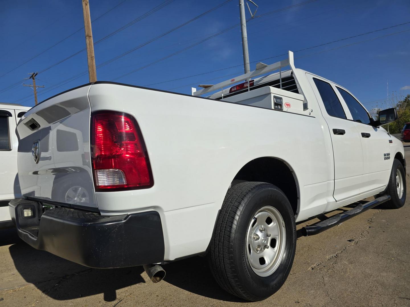 2016 RAM 1500 Tradesman Quad Cab (1C6RR6FT5GS) with an 5.7L V8 OHV 16V engine, 6A transmission, located at 2660 S.Garland Avenue, Garland, TX, 75041, (469) 298-3118, 32.885551, -96.655602 - Photo#3