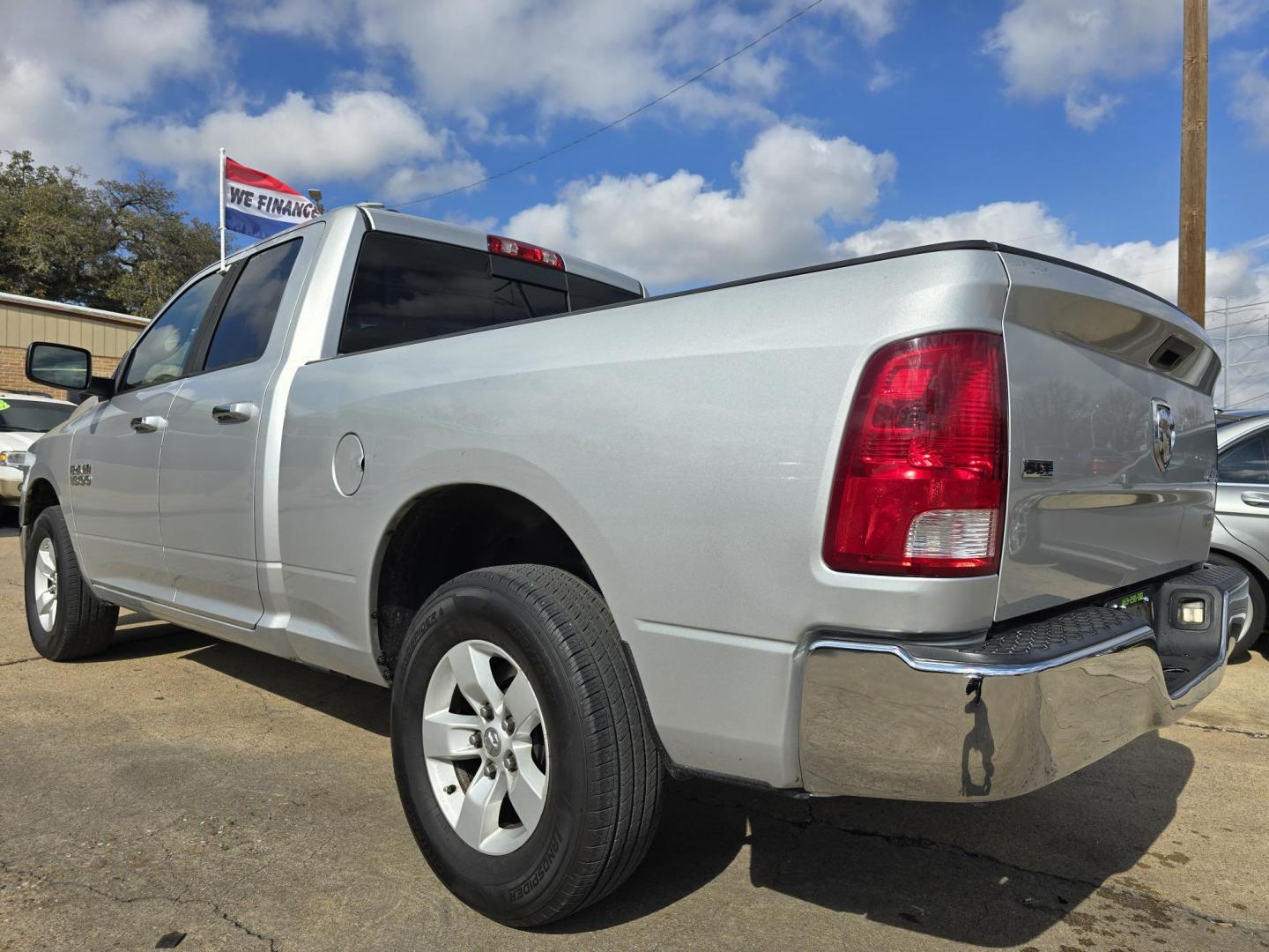 2016 SILVER RAM 1500 SLT (1C6RR7GG5GS) with an 3.6L V6 DOHC 24V FFV engine, 6A transmission, located at 2660 S.Garland Avenue, Garland, TX, 75041, (469) 298-3118, 32.885551, -96.655602 - Photo#6