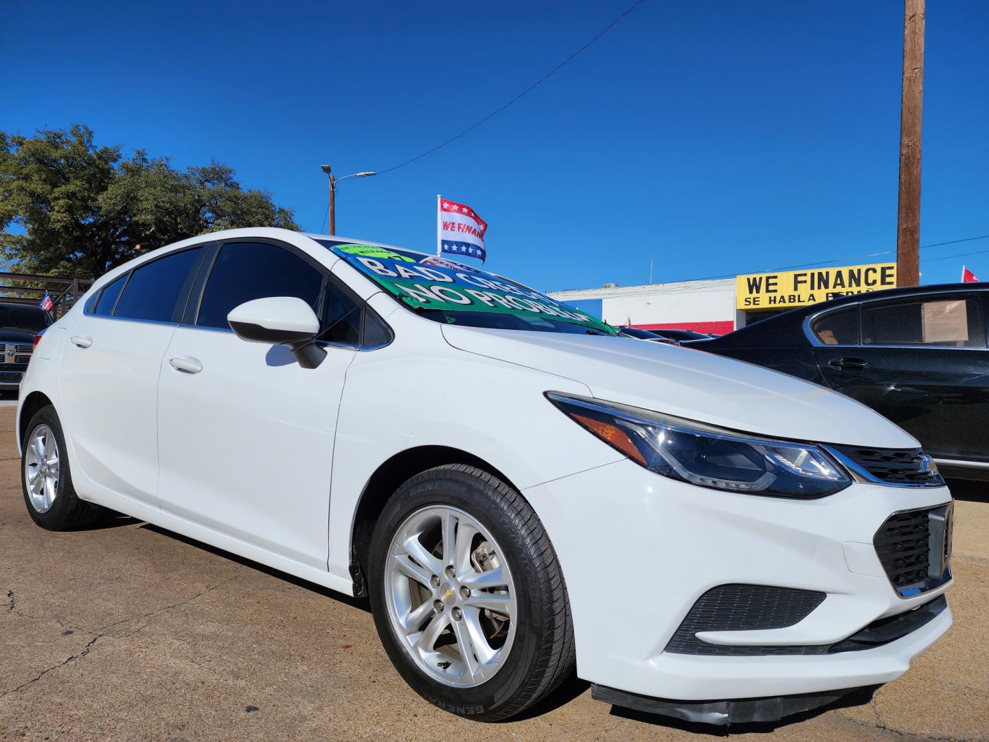 2017 WHITE /BLACK Chevrolet Cruze LT (3G1BE6SMXHS) with an 1.4L L4 DOHC 16V TURBO engine, 6A transmission, located at 2660 S.Garland Avenue, Garland, TX, 75041, (469) 298-3118, 32.885551, -96.655602 - Welcome to DallasAutos4Less, one of the Premier BUY HERE PAY HERE Dealers in the North Dallas Area. We specialize in financing to people with NO CREDIT or BAD CREDIT. We need proof of income, proof of residence, and a ID. Come buy your new car from us today!! This is a very well cared for 2017 CH - Photo#1