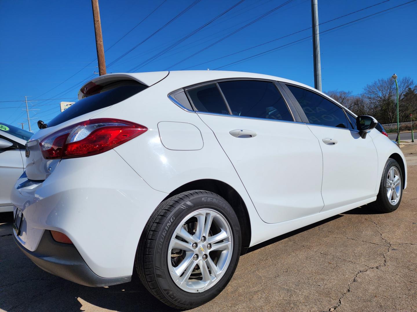 2017 WHITE /BLACK Chevrolet Cruze LT (3G1BE6SMXHS) with an 1.4L L4 DOHC 16V TURBO engine, 6A transmission, located at 2660 S.Garland Avenue, Garland, TX, 75041, (469) 298-3118, 32.885551, -96.655602 - Welcome to DallasAutos4Less, one of the Premier BUY HERE PAY HERE Dealers in the North Dallas Area. We specialize in financing to people with NO CREDIT or BAD CREDIT. We need proof of income, proof of residence, and a ID. Come buy your new car from us today!! This is a very well cared for 2017 CH - Photo#3