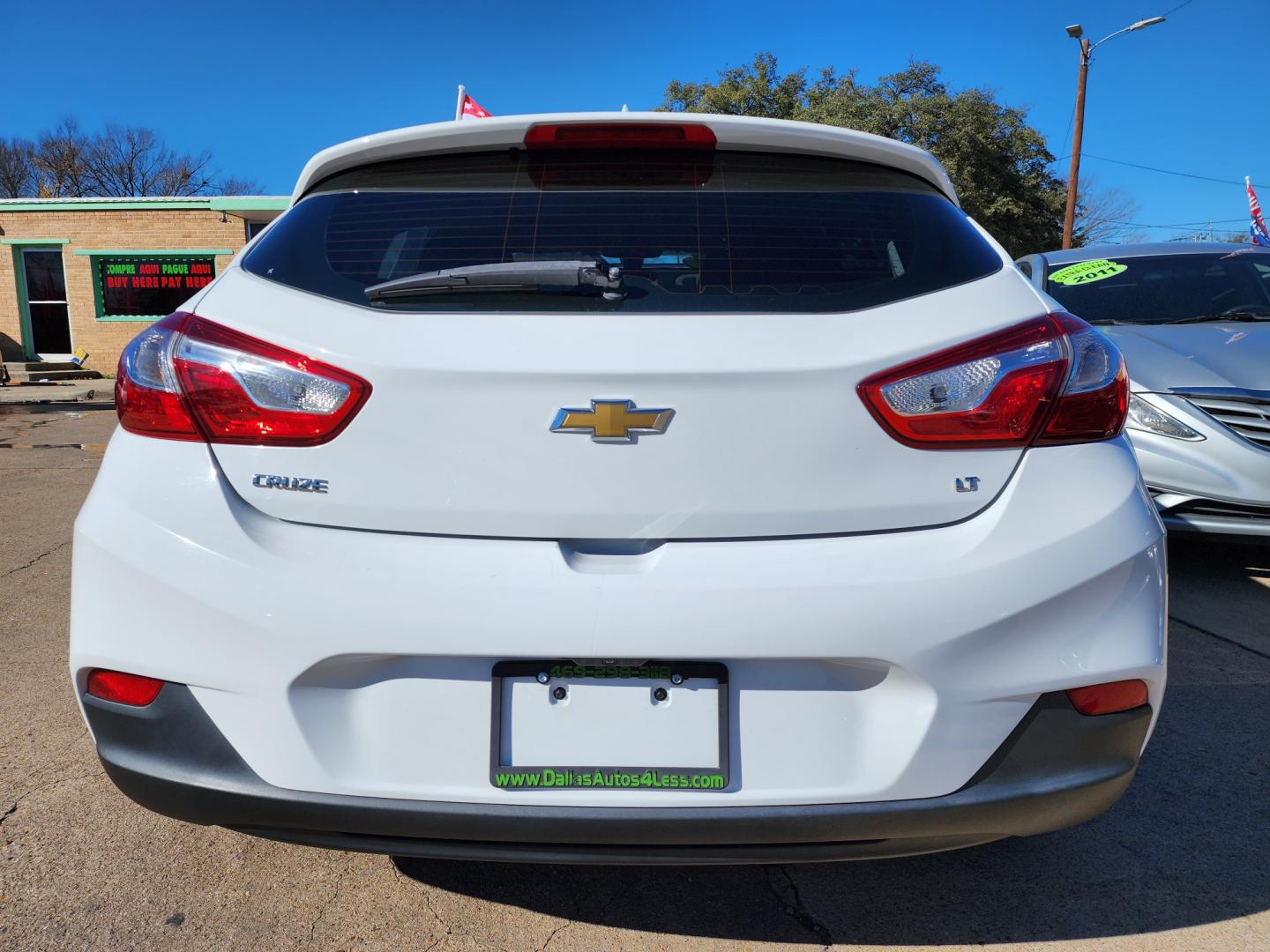 2017 WHITE /BLACK Chevrolet Cruze LT (3G1BE6SMXHS) with an 1.4L L4 DOHC 16V TURBO engine, 6A transmission, located at 2660 S.Garland Avenue, Garland, TX, 75041, (469) 298-3118, 32.885551, -96.655602 - Welcome to DallasAutos4Less, one of the Premier BUY HERE PAY HERE Dealers in the North Dallas Area. We specialize in financing to people with NO CREDIT or BAD CREDIT. We need proof of income, proof of residence, and a ID. Come buy your new car from us today!! This is a very well cared for 2017 CH - Photo#4