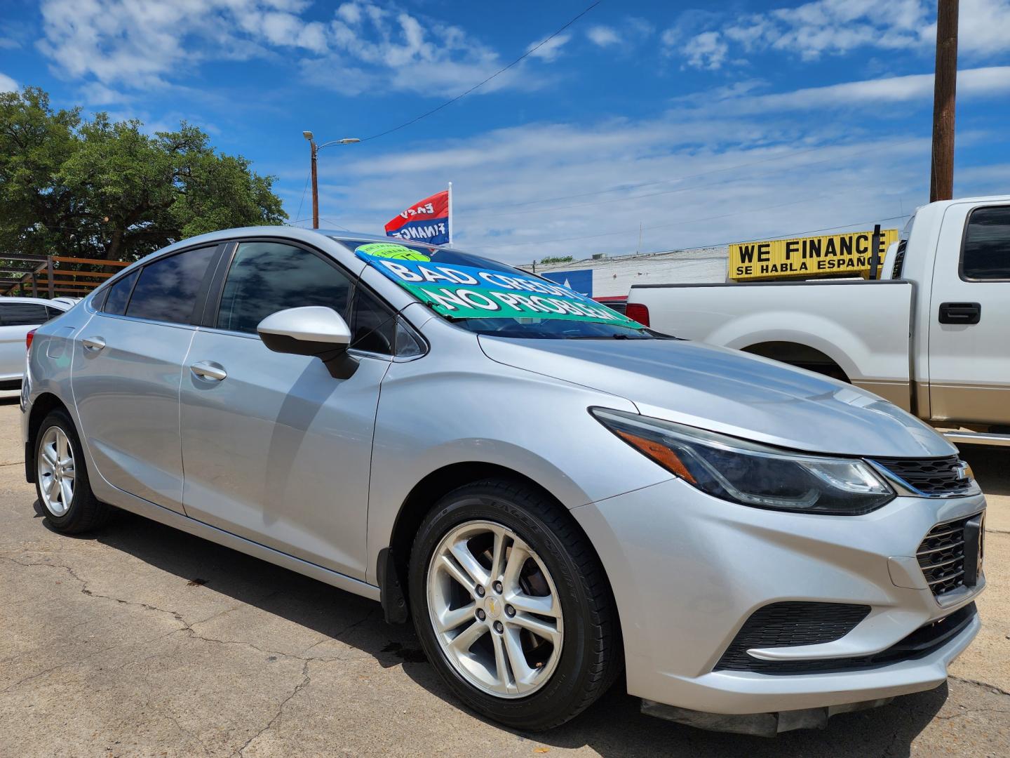 2017 SILVER Chevrolet Cruze LT (1G1BE5SM1H7) with an 1.4L L4 DOHC 16V TURBO engine, 6A transmission, located at 2660 S.Garland Avenue, Garland, TX, 75041, (469) 298-3118, 32.885551, -96.655602 - Welcome to DallasAutos4Less, one of the Premier BUY HERE PAY HERE Dealers in the North Dallas Area. We specialize in financing to people with NO CREDIT or BAD CREDIT. We need proof of income, proof of residence, and a ID. Come buy your new car from us today!! This is a very well cared for 2017 CH - Photo#0