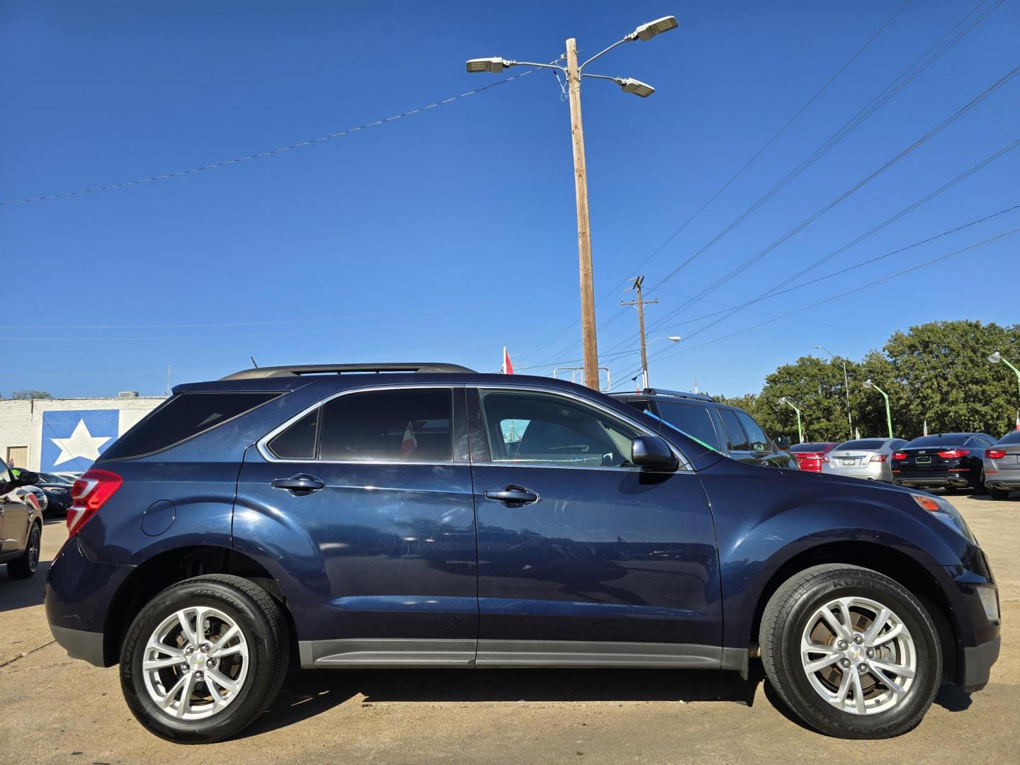 2017 Chevrolet Equinox LT (2GNALCEK5H1) with an 2.4L L4 DOHC 16V FFV engine, 6A transmission, located at 2660 S.Garland Avenue, Garland, TX, 75041, (469) 298-3118, 32.885551, -96.655602 - Photo#2