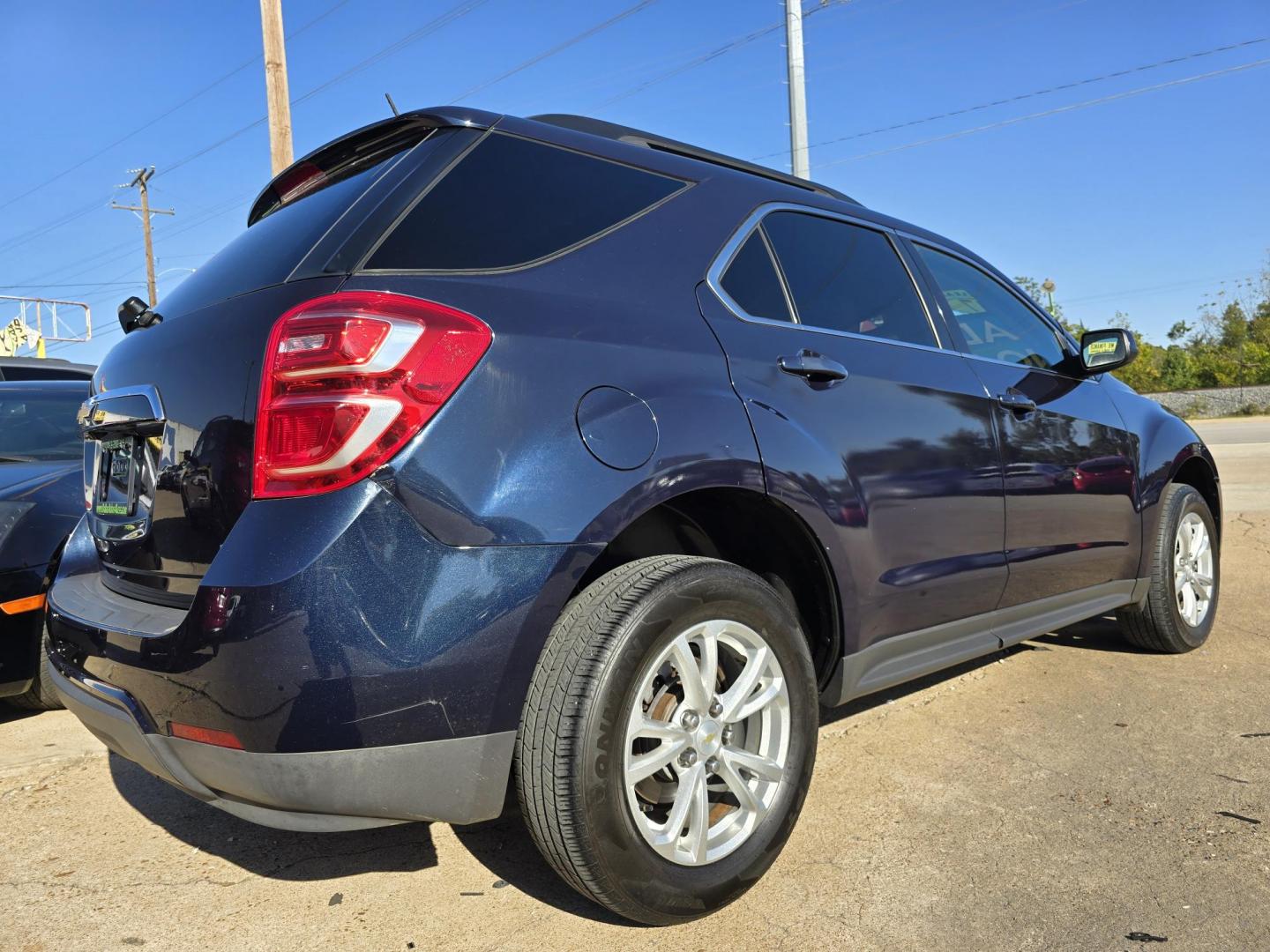 2017 Chevrolet Equinox LT (2GNALCEK5H1) with an 2.4L L4 DOHC 16V FFV engine, 6A transmission, located at 2660 S.Garland Avenue, Garland, TX, 75041, (469) 298-3118, 32.885551, -96.655602 - Photo#3