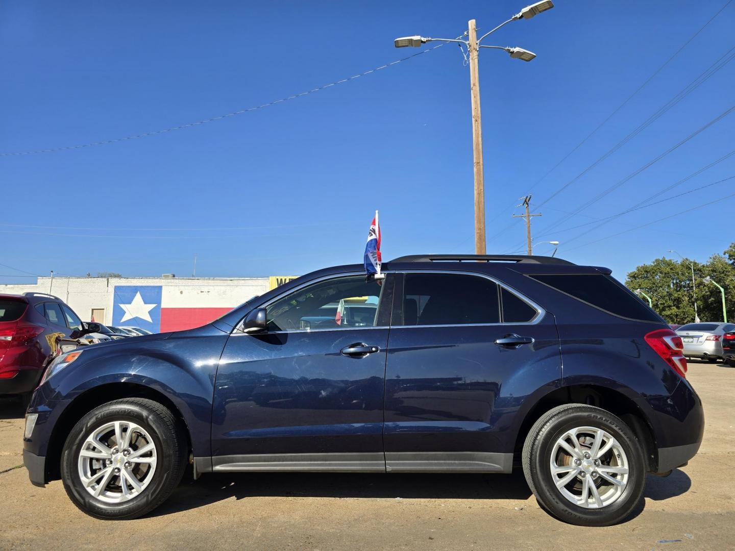 2017 Chevrolet Equinox LT (2GNALCEK5H1) with an 2.4L L4 DOHC 16V FFV engine, 6A transmission, located at 2660 S.Garland Avenue, Garland, TX, 75041, (469) 298-3118, 32.885551, -96.655602 - Photo#6