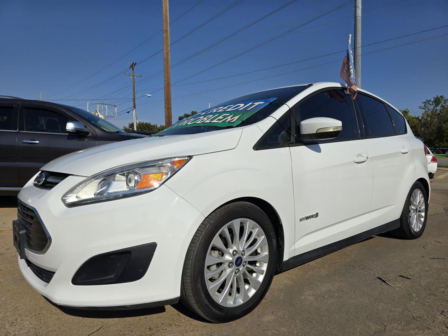 2017 DIAMOND WHITE Ford C-Max Hybrid SE (1FADP5AUXHL) with an 2.0L L4 DOHC 16V HYBRID engine, CVT transmission, located at 2660 S.Garland Avenue, Garland, TX, 75041, (469) 298-3118, 32.885551, -96.655602 - Welcome to DallasAutos4Less, one of the Premier BUY HERE PAY HERE Dealers in the North Dallas Area. We specialize in financing to people with NO CREDIT or BAD CREDIT. We need proof of income, proof of residence, and a ID. Come buy your new car from us today!! This is a Super Clean 2017 FORD C-MAX - Photo#7