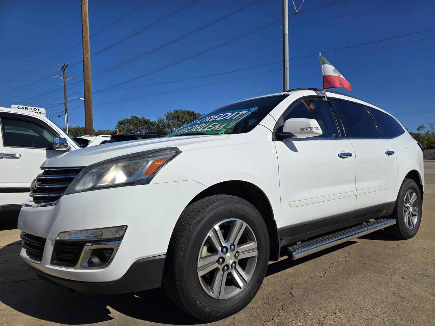 2017 WHITE Chevrolet Traverse 1LT (1GNKRGKD2HJ) with an 3.6L V6 DOHC 24V engine, 6A transmission, located at 2660 S.Garland Avenue, Garland, TX, 75041, (469) 298-3118, 32.885551, -96.655602 - Photo#7