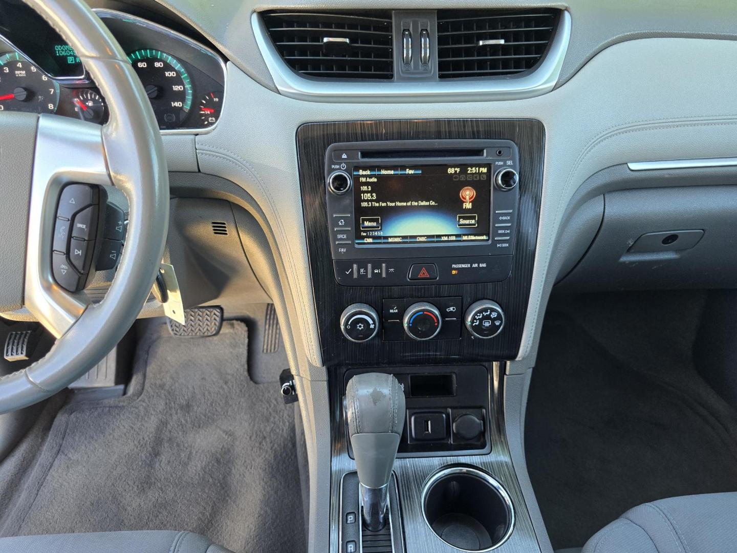 2017 WHITE Chevrolet Traverse 1LT (1GNKRGKD2HJ) with an 3.6L V6 DOHC 24V engine, 6A transmission, located at 2660 S.Garland Avenue, Garland, TX, 75041, (469) 298-3118, 32.885551, -96.655602 - Photo#14