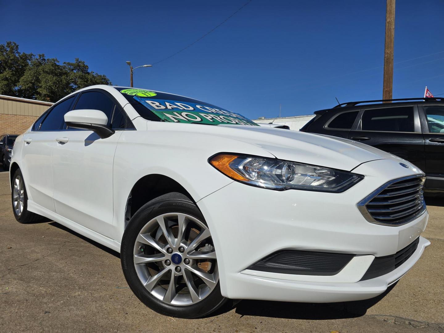 2017 WHITE Ford Fusion SE (3FA6P0H75HR) with an 2.5L L4 DOHC 16V engine, 6A transmission, located at 2660 S.Garland Avenue, Garland, TX, 75041, (469) 298-3118, 32.885551, -96.655602 - Photo#0