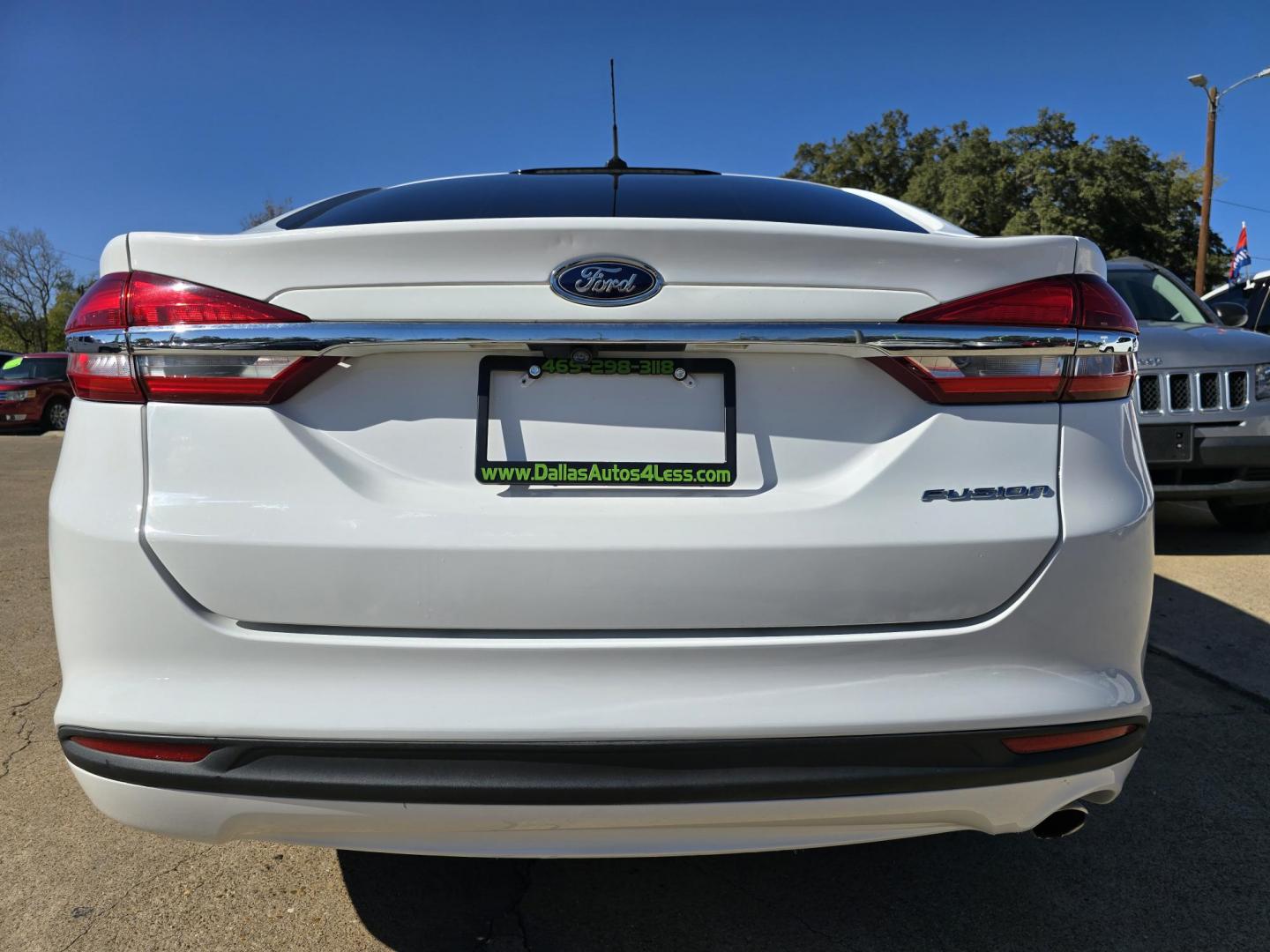 2017 WHITE Ford Fusion SE (3FA6P0H75HR) with an 2.5L L4 DOHC 16V engine, 6A transmission, located at 2660 S.Garland Avenue, Garland, TX, 75041, (469) 298-3118, 32.885551, -96.655602 - Photo#4