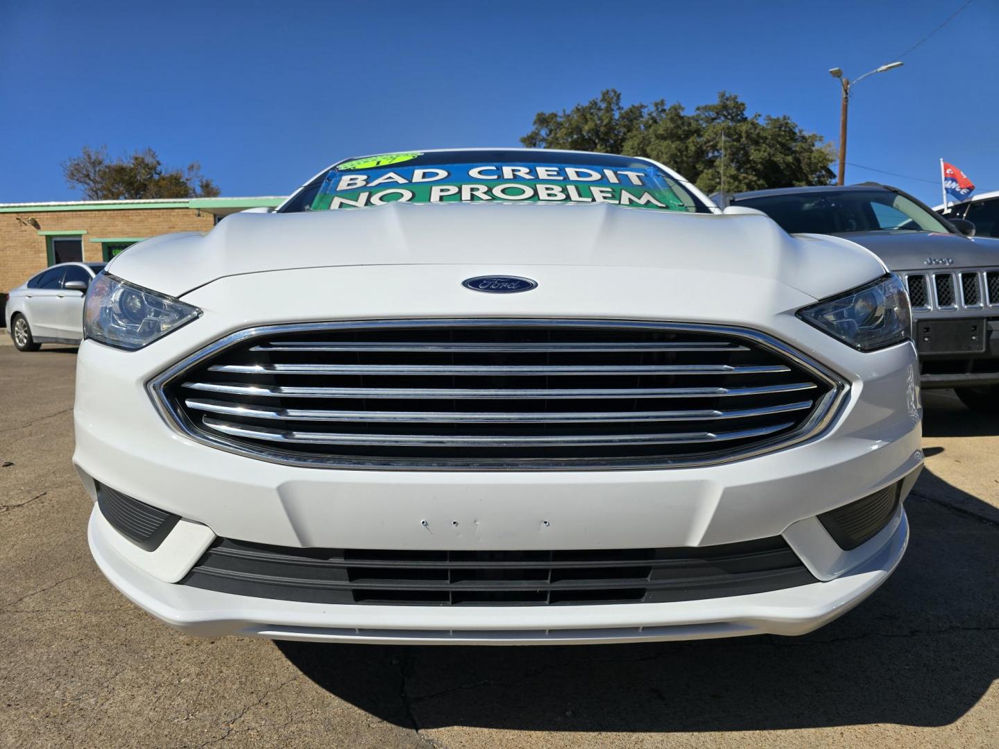 2017 WHITE Ford Fusion SE (3FA6P0H75HR) with an 2.5L L4 DOHC 16V engine, 6A transmission, located at 2660 S.Garland Avenue, Garland, TX, 75041, (469) 298-3118, 32.885551, -96.655602 - Photo#8