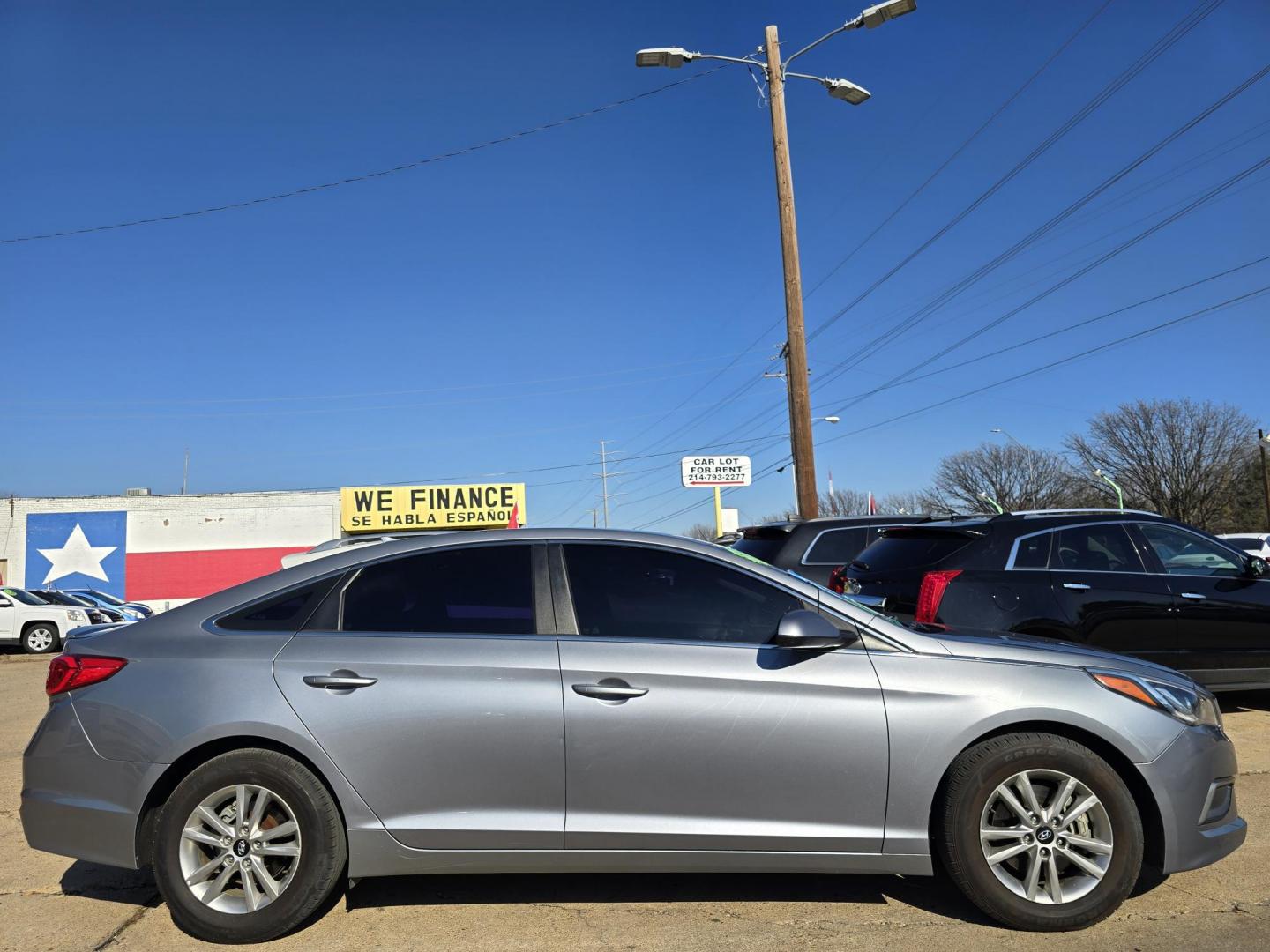 2017 SILVER Hyundai Sonata SE (5NPE24AF0HH) with an 2.4L L4 DOHC 16V engine, 7A transmission, located at 2660 S.Garland Avenue, Garland, TX, 75041, (469) 298-3118, 32.885551, -96.655602 - BRAND NEW CRATE MOTOR FROM HYUNDAI!!! - Photo#2