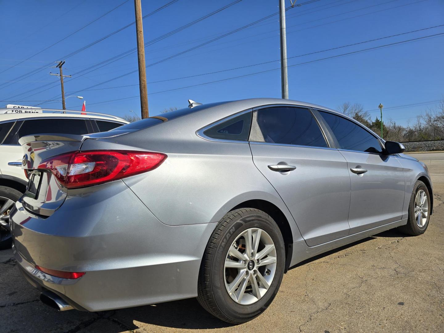 2017 SILVER Hyundai Sonata SE (5NPE24AF0HH) with an 2.4L L4 DOHC 16V engine, 7A transmission, located at 2660 S.Garland Avenue, Garland, TX, 75041, (469) 298-3118, 32.885551, -96.655602 - BRAND NEW CRATE MOTOR FROM HYUNDAI!!! - Photo#3