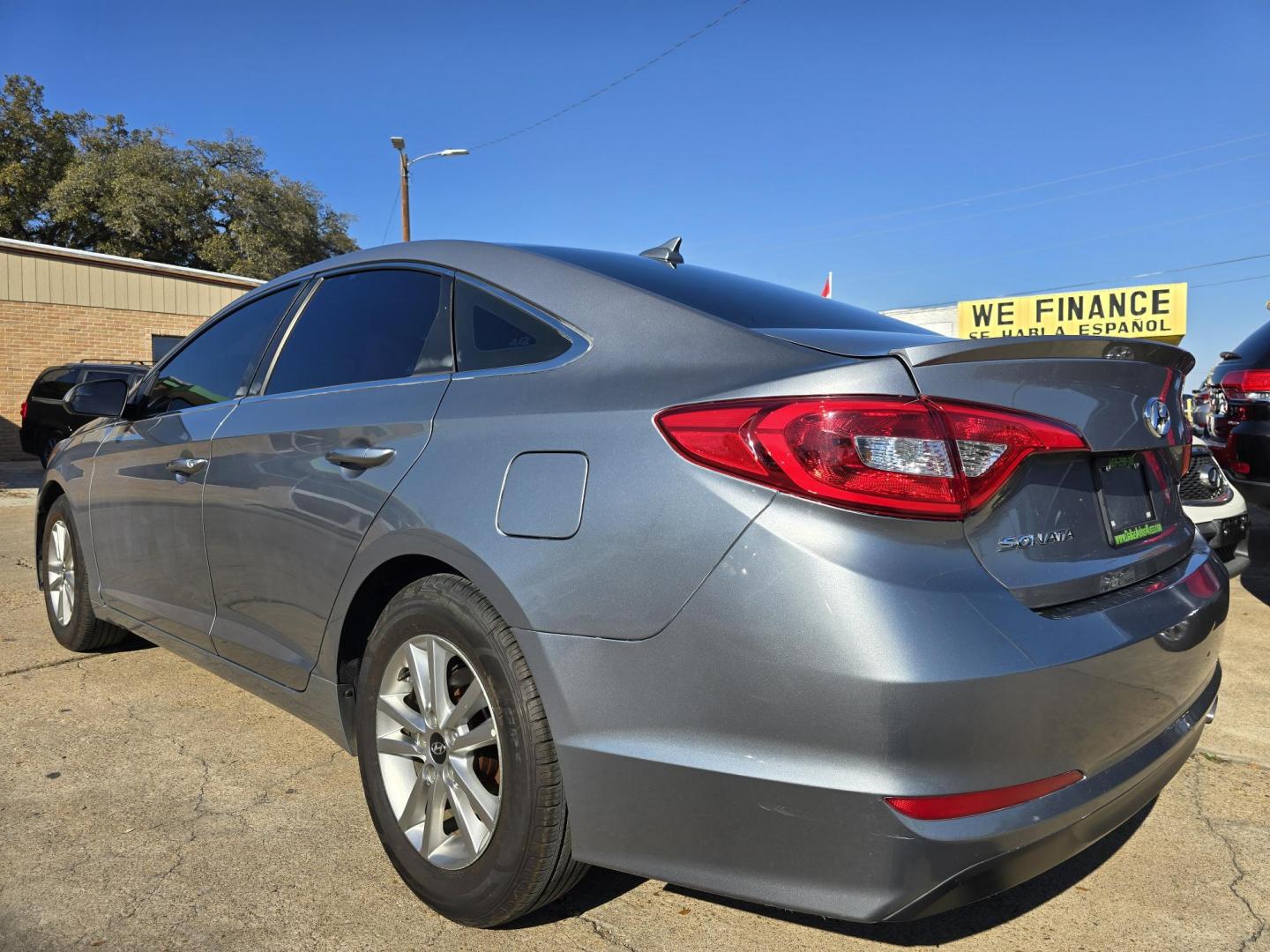 2017 SILVER Hyundai Sonata SE (5NPE24AF0HH) with an 2.4L L4 DOHC 16V engine, 7A transmission, located at 2660 S.Garland Avenue, Garland, TX, 75041, (469) 298-3118, 32.885551, -96.655602 - BRAND NEW CRATE MOTOR FROM HYUNDAI!!! - Photo#5