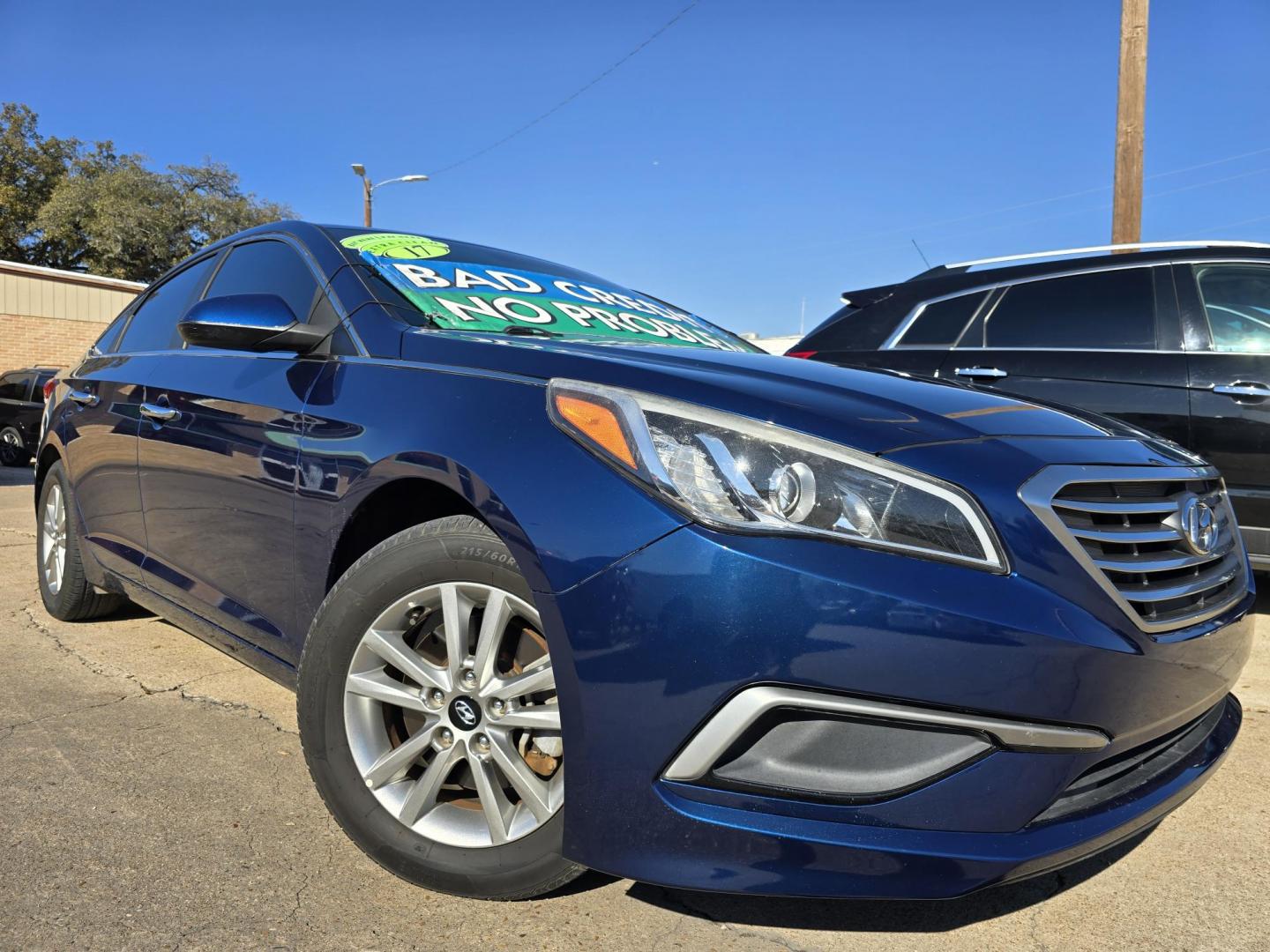 2017 BLUE Hyundai Sonata SE (5NPE24AF0HH) with an 2.4L L4 DOHC 16V engine, 7A transmission, located at 2660 S.Garland Avenue, Garland, TX, 75041, (469) 298-3118, 32.885551, -96.655602 - Photo#0