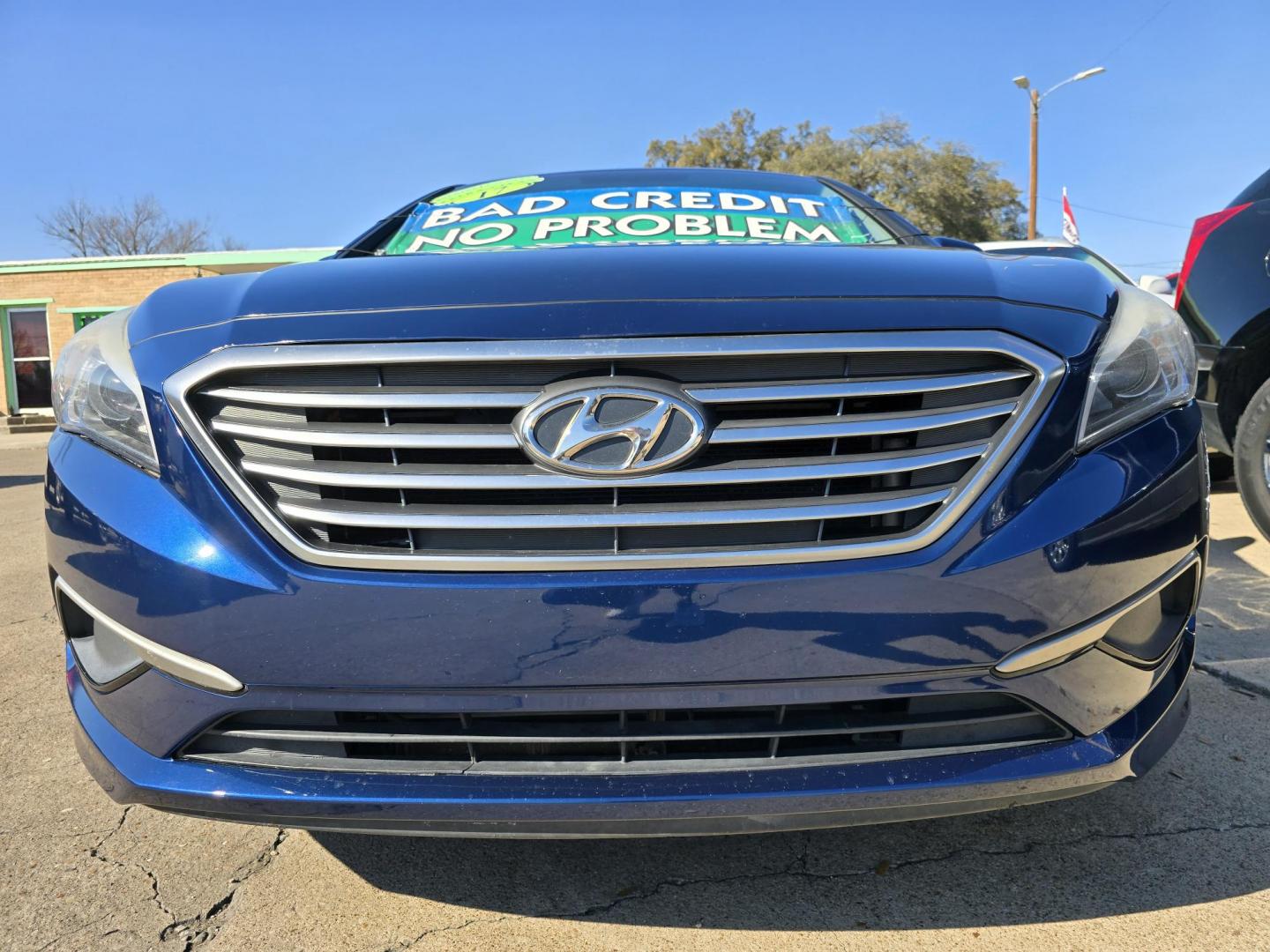 2017 BLUE Hyundai Sonata SE (5NPE24AF0HH) with an 2.4L L4 DOHC 16V engine, 7A transmission, located at 2660 S.Garland Avenue, Garland, TX, 75041, (469) 298-3118, 32.885551, -96.655602 - Photo#9