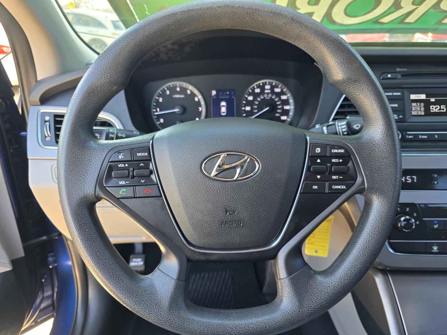 2017 BLUE Hyundai Sonata SE (5NPE24AF0HH) with an 2.4L L4 DOHC 16V engine, 7A transmission, located at 2660 S.Garland Avenue, Garland, TX, 75041, (469) 298-3118, 32.885551, -96.655602 - Photo#12