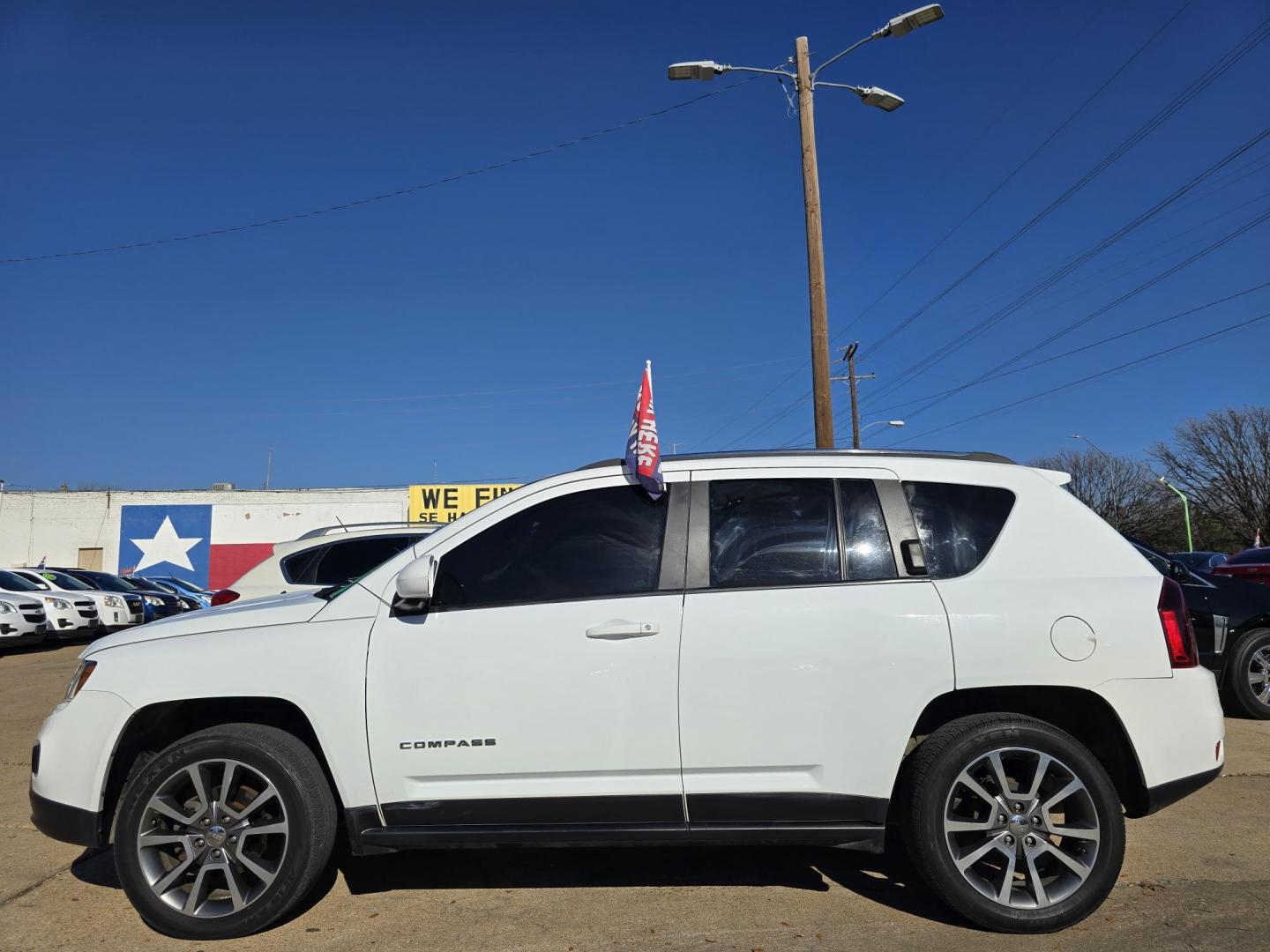 2017 WHITE Jeep Compass HIGH ALTITUDE (1C4NJCEB6HD) with an 2.4L L4 DOHC 16V engine, CVT transmission, located at 2660 S.Garland Avenue, Garland, TX, 75041, (469) 298-3118, 32.885551, -96.655602 - Photo#6