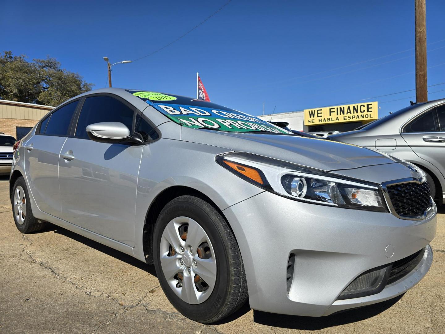 2017 SILVER Kia Forte LX (3KPFK4A7XHE) with an 2.0L L4 DOHC 16V engine, AUTO transmission, located at 2660 S.Garland Avenue, Garland, TX, 75041, (469) 298-3118, 32.885551, -96.655602 - Photo#1