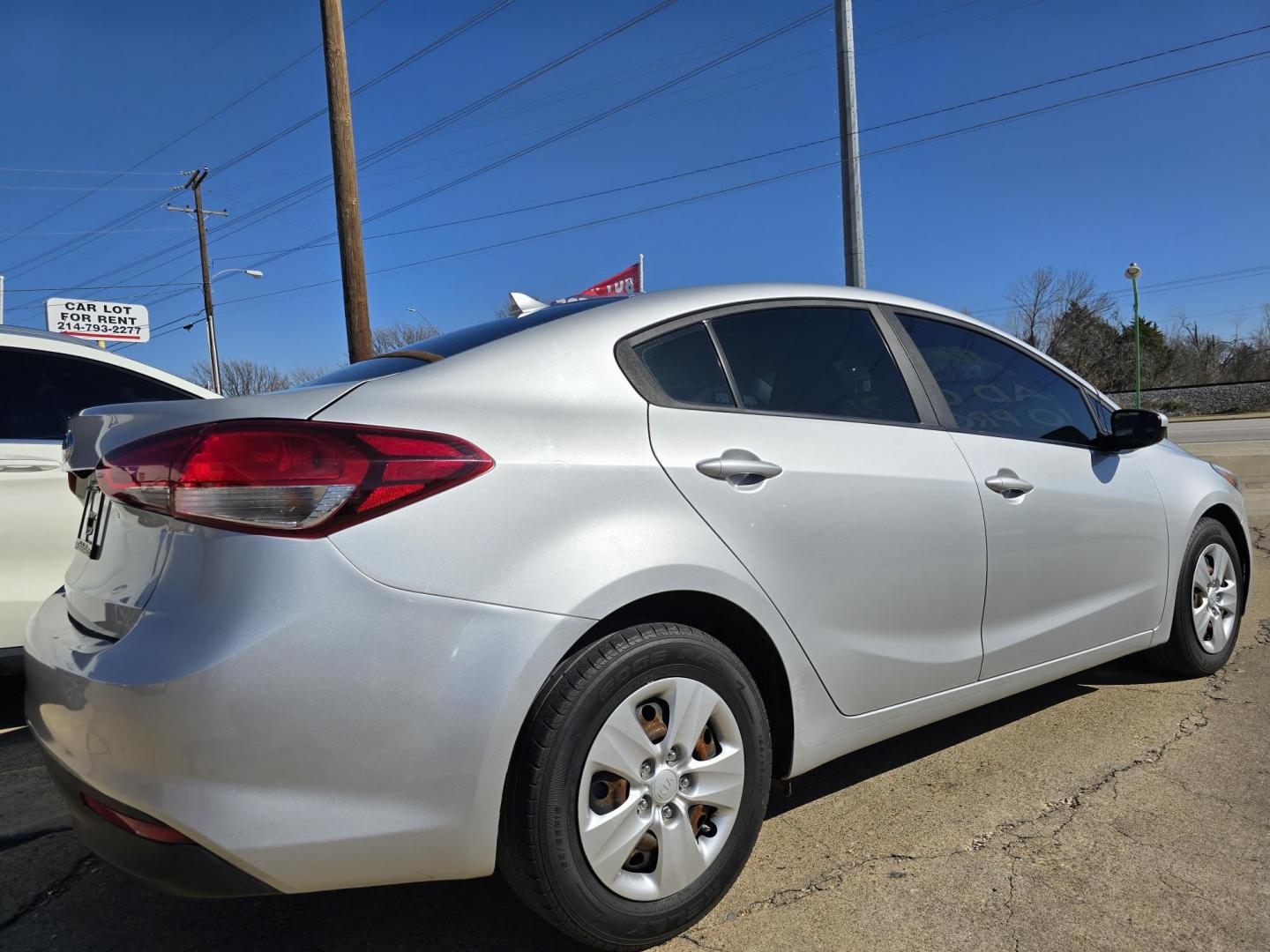 2017 SILVER Kia Forte LX (3KPFK4A7XHE) with an 2.0L L4 DOHC 16V engine, AUTO transmission, located at 2660 S.Garland Avenue, Garland, TX, 75041, (469) 298-3118, 32.885551, -96.655602 - Photo#3