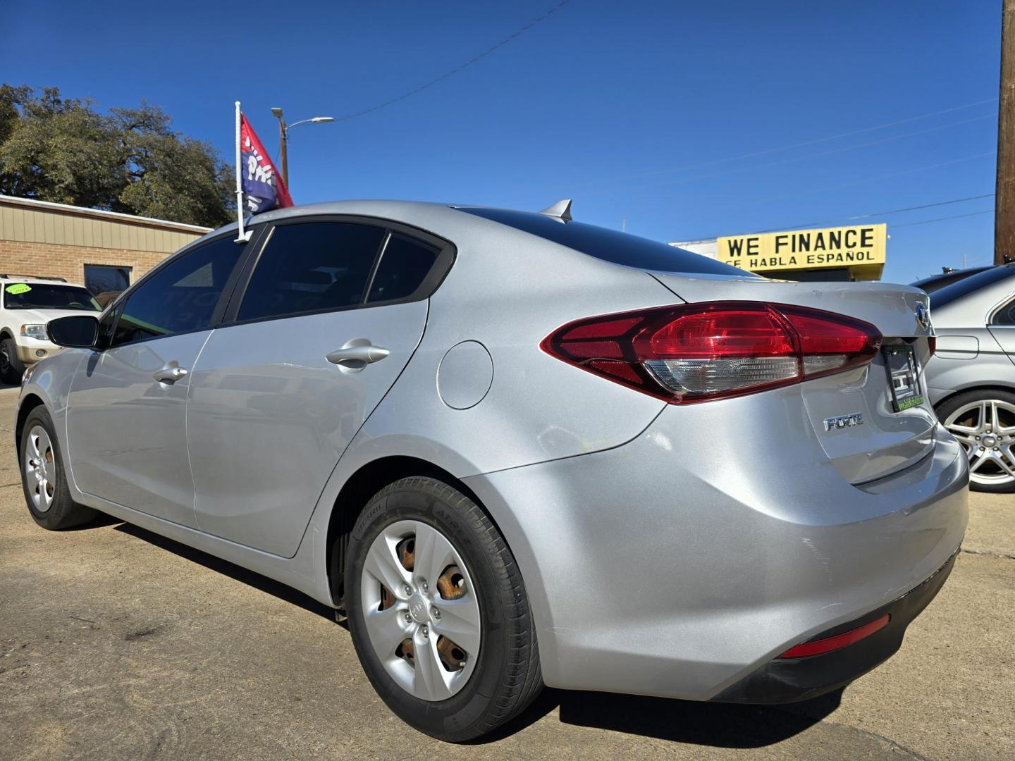 2017 SILVER Kia Forte LX (3KPFK4A7XHE) with an 2.0L L4 DOHC 16V engine, AUTO transmission, located at 2660 S.Garland Avenue, Garland, TX, 75041, (469) 298-3118, 32.885551, -96.655602 - Photo#5