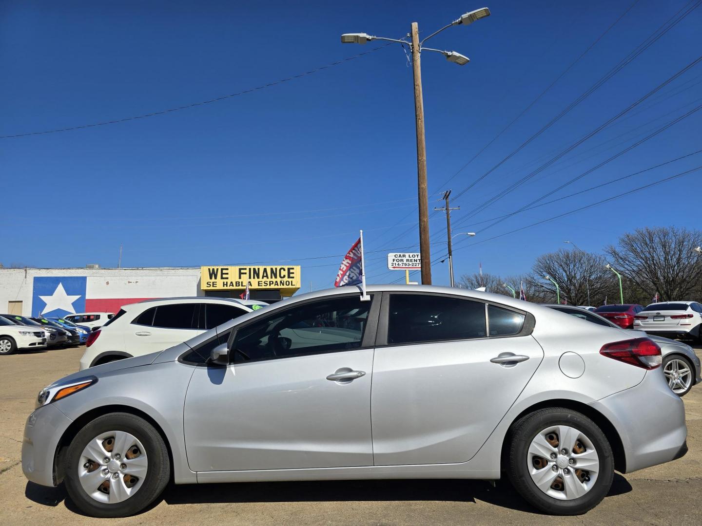 2017 SILVER Kia Forte LX (3KPFK4A7XHE) with an 2.0L L4 DOHC 16V engine, AUTO transmission, located at 2660 S.Garland Avenue, Garland, TX, 75041, (469) 298-3118, 32.885551, -96.655602 - Photo#6