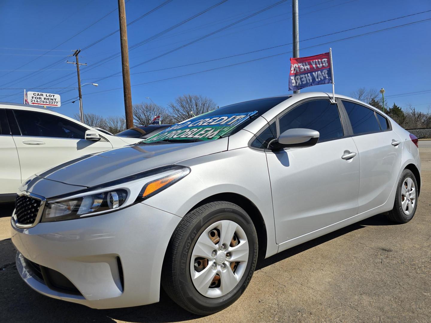 2017 SILVER Kia Forte LX (3KPFK4A7XHE) with an 2.0L L4 DOHC 16V engine, AUTO transmission, located at 2660 S.Garland Avenue, Garland, TX, 75041, (469) 298-3118, 32.885551, -96.655602 - Photo#7