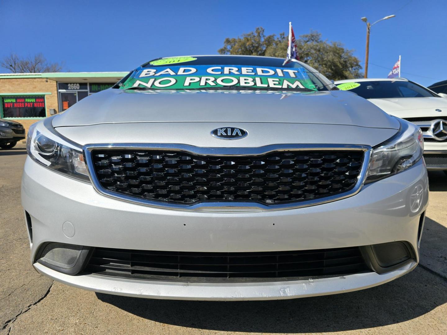 2017 SILVER Kia Forte LX (3KPFK4A7XHE) with an 2.0L L4 DOHC 16V engine, AUTO transmission, located at 2660 S.Garland Avenue, Garland, TX, 75041, (469) 298-3118, 32.885551, -96.655602 - Photo#9