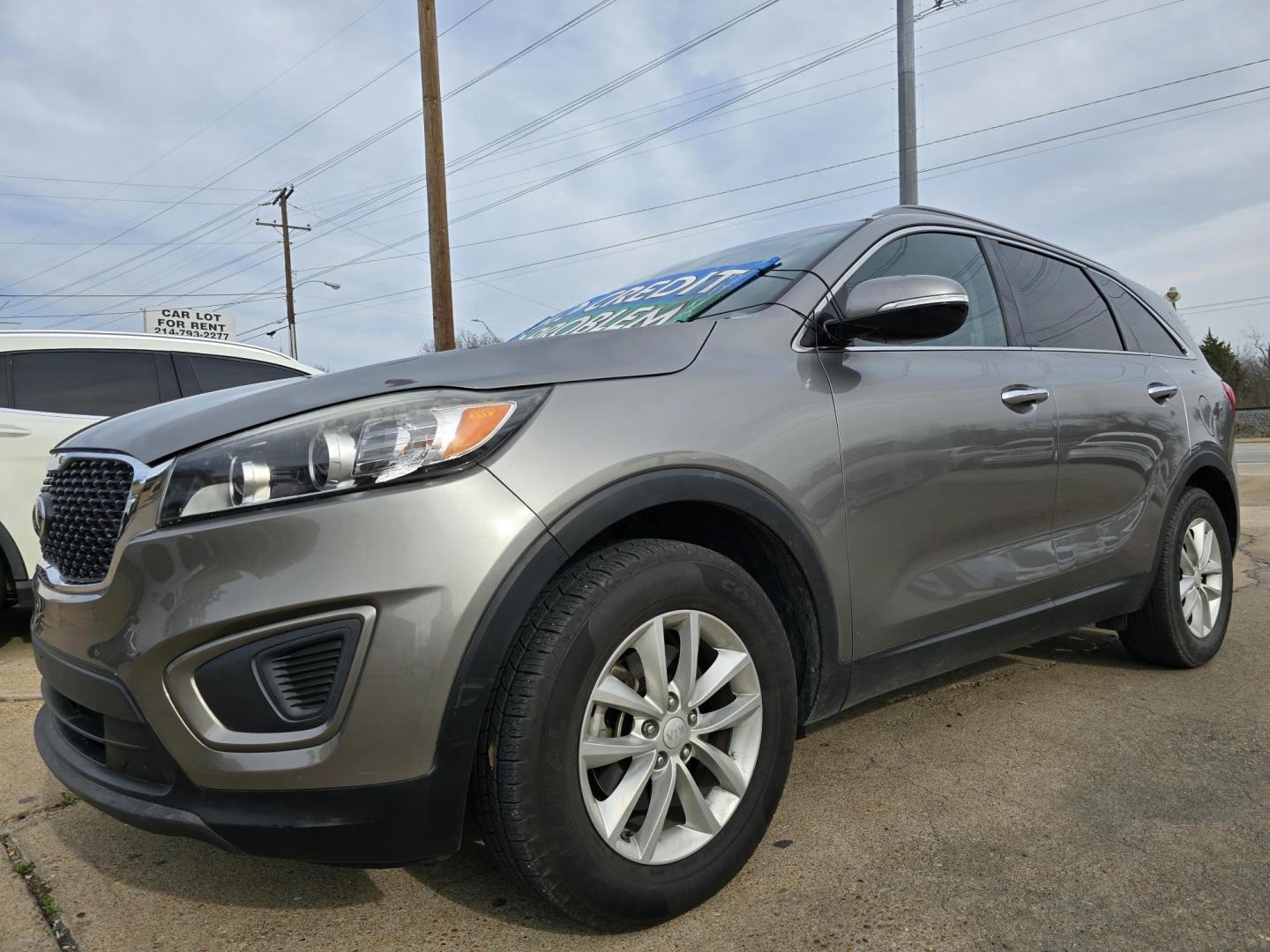 2017 RED Kia Sorento LX (5XYPG4A39HG) with an 2.4L L4 DOHC 16V engine, 6A transmission, located at 2660 S.Garland Avenue, Garland, TX, 75041, (469) 298-3118, 32.885551, -96.655602 - Photo#7