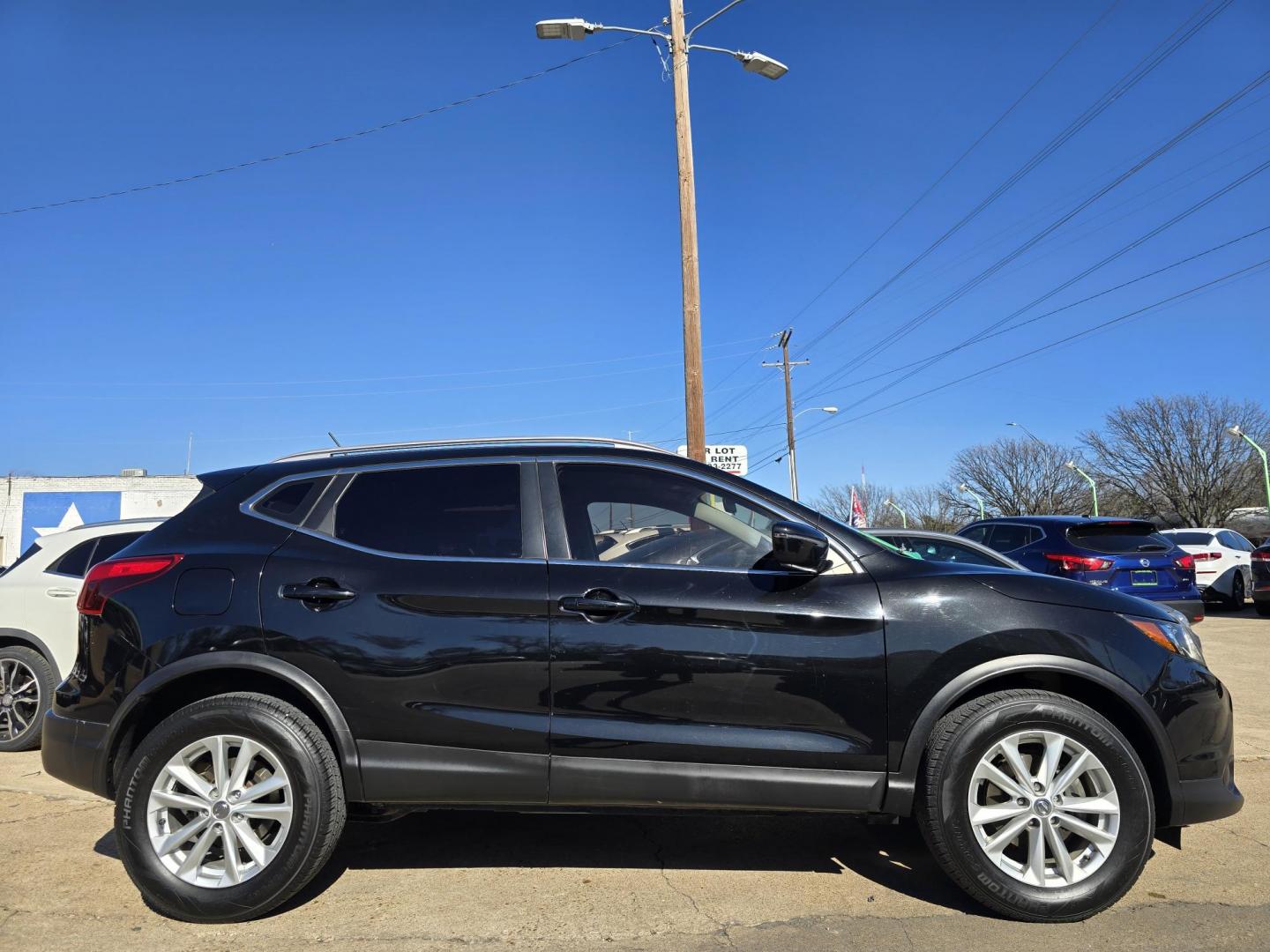 2017 BLACK Nissan Rogue Sport SV (JN1BJ1CP0HW) with an 2.0L L4 DOHC 16V engine, CVT transmission, located at 2660 S.Garland Avenue, Garland, TX, 75041, (469) 298-3118, 32.885551, -96.655602 - Photo#2