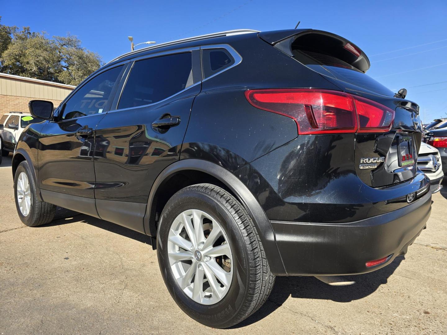 2017 BLACK Nissan Rogue Sport SV (JN1BJ1CP0HW) with an 2.0L L4 DOHC 16V engine, CVT transmission, located at 2660 S.Garland Avenue, Garland, TX, 75041, (469) 298-3118, 32.885551, -96.655602 - Photo#5