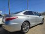 2017 SILVER Toyota Camry SE (4T1BF1FK6HU) with an 2.5L L4 DOHC 16V engine, 6A transmission, located at 2660 S.Garland Avenue, Garland, TX, 75041, (469) 298-3118, 32.885551, -96.655602 - Photo#3