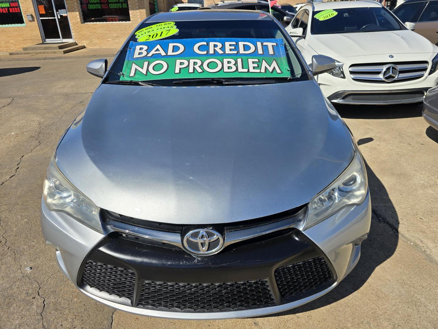 2017 SILVER Toyota Camry SE (4T1BF1FK6HU) with an 2.5L L4 DOHC 16V engine, 6A transmission, located at 2660 S.Garland Avenue, Garland, TX, 75041, (469) 298-3118, 32.885551, -96.655602 - Photo#7