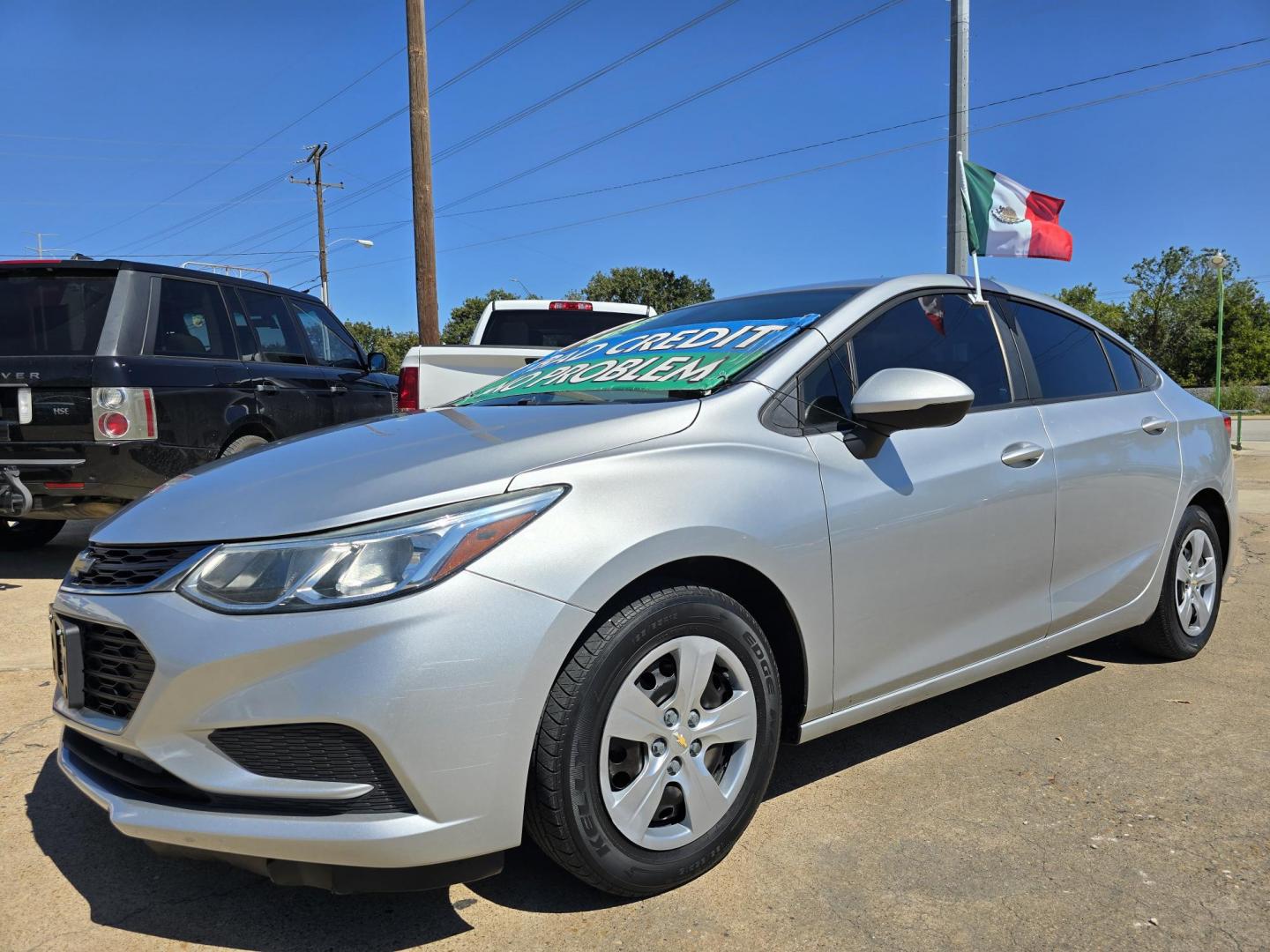 2018 Chevrolet Cruze LS (1G1BC5SM6J7) with an 1.4L L4 DOHC 16V TURBO engine, 6A transmission, located at 2660 S.Garland Avenue, Garland, TX, 75041, (469) 298-3118, 32.885551, -96.655602 - Photo#7