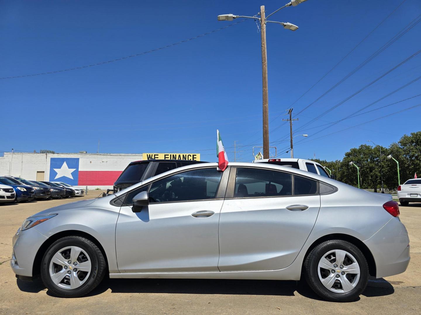 2018 Chevrolet Cruze LS (1G1BC5SM6J7) with an 1.4L L4 DOHC 16V TURBO engine, 6A transmission, located at 2660 S.Garland Avenue, Garland, TX, 75041, (469) 298-3118, 32.885551, -96.655602 - Photo#6