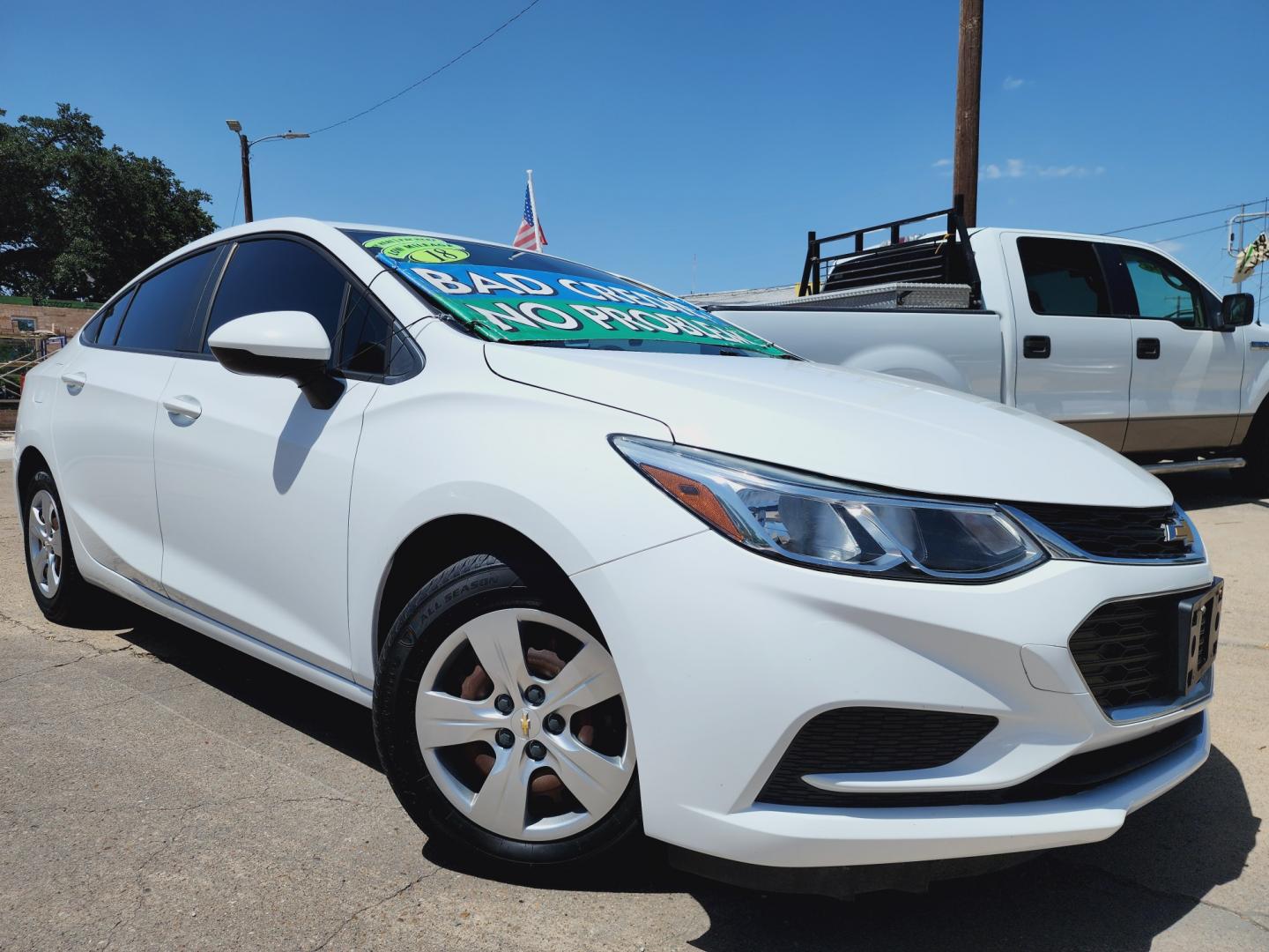 2018 WHITE Chevrolet Cruze LS (1G1BC5SM6J7) , AUTO transmission, located at 2660 S.Garland Avenue, Garland, TX, 75041, (469) 298-3118, 32.885551, -96.655602 - Welcome to DallasAutos4Less, one of the Premier BUY HERE PAY HERE Dealers in the North Dallas Area. We specialize in financing to people with NO CREDIT or BAD CREDIT. We need proof of income, proof of residence, and a ID. Come buy your new car from us today!! This is a very well cared for 2018 CH - Photo#0