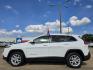 2018 WHITE Jeep Cherokee Latitude (1C4PJLCB2JD) with an 2.4L L4 DOHC 16V engine, 9A transmission, located at 2660 S.Garland Avenue, Garland, TX, 75041, (469) 298-3118, 32.885551, -96.655602 - Photo#7