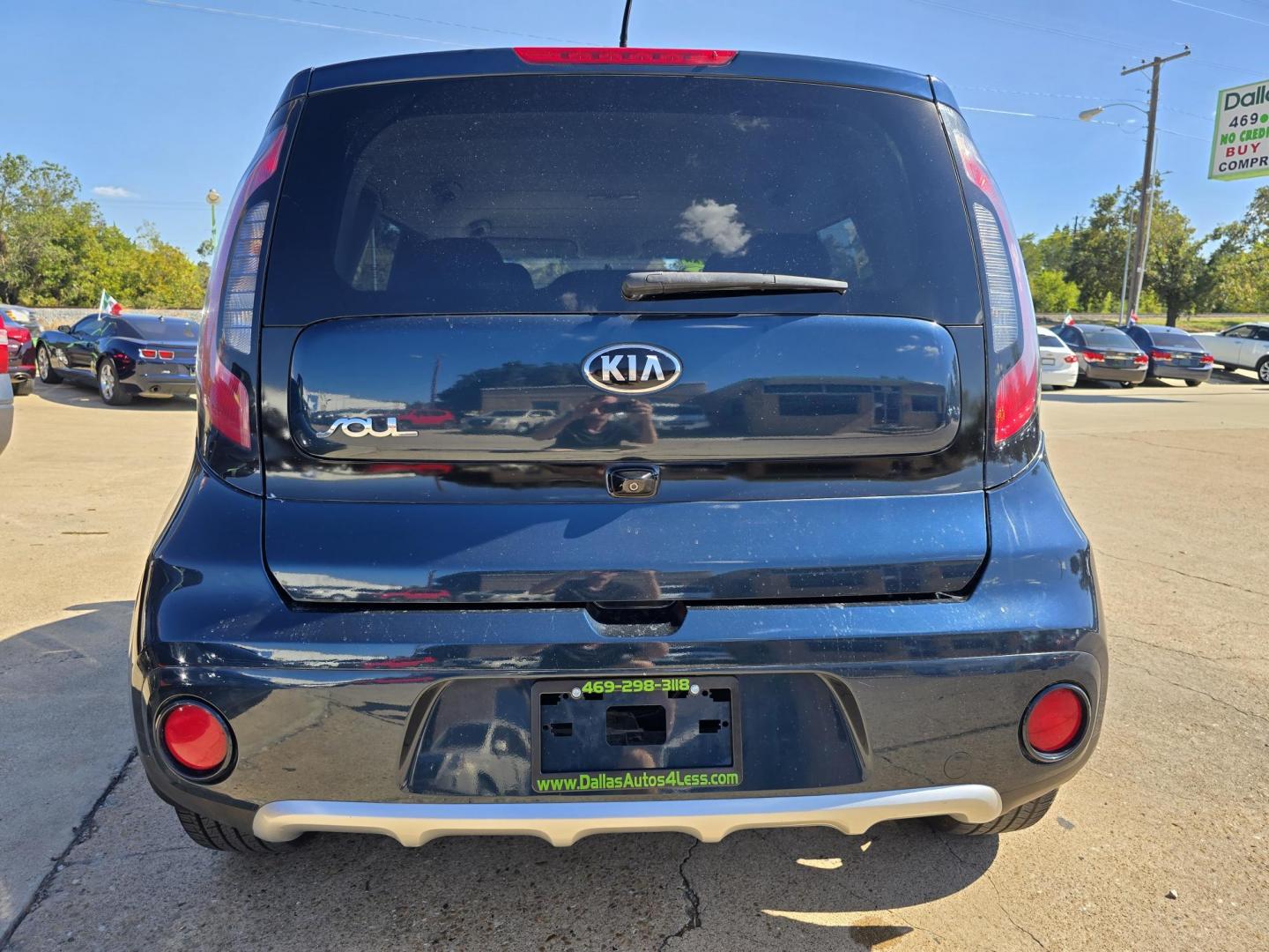 2018 BLUE Kia Soul + (KNDJP3A51J7) with an 2.0L L4 DOHC 16V engine, 6A transmission, located at 2660 S.Garland Avenue, Garland, TX, 75041, (469) 298-3118, 32.885551, -96.655602 - Photo#4